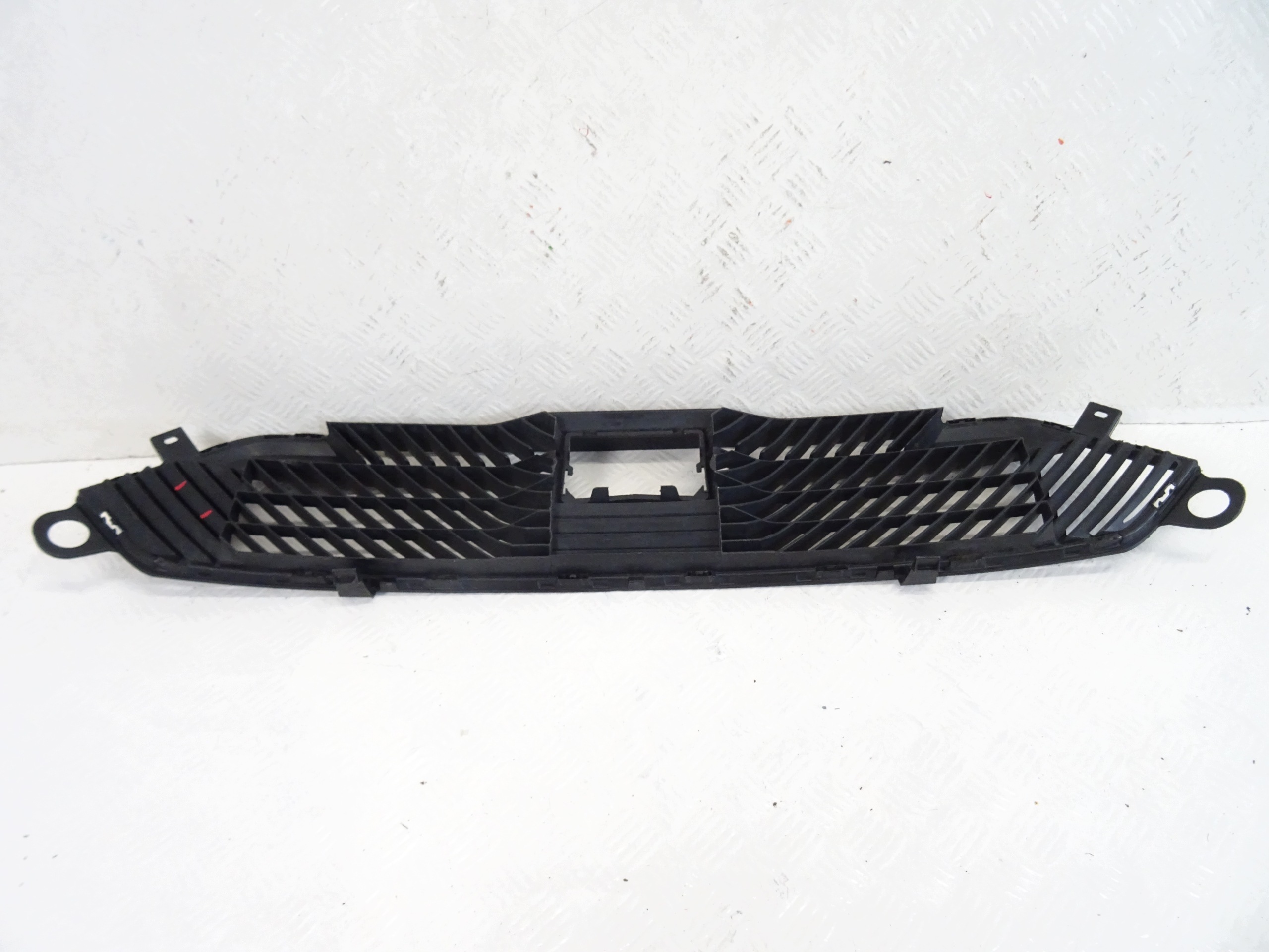 grid of a bumper front central CITROEN C4 III 9835884880