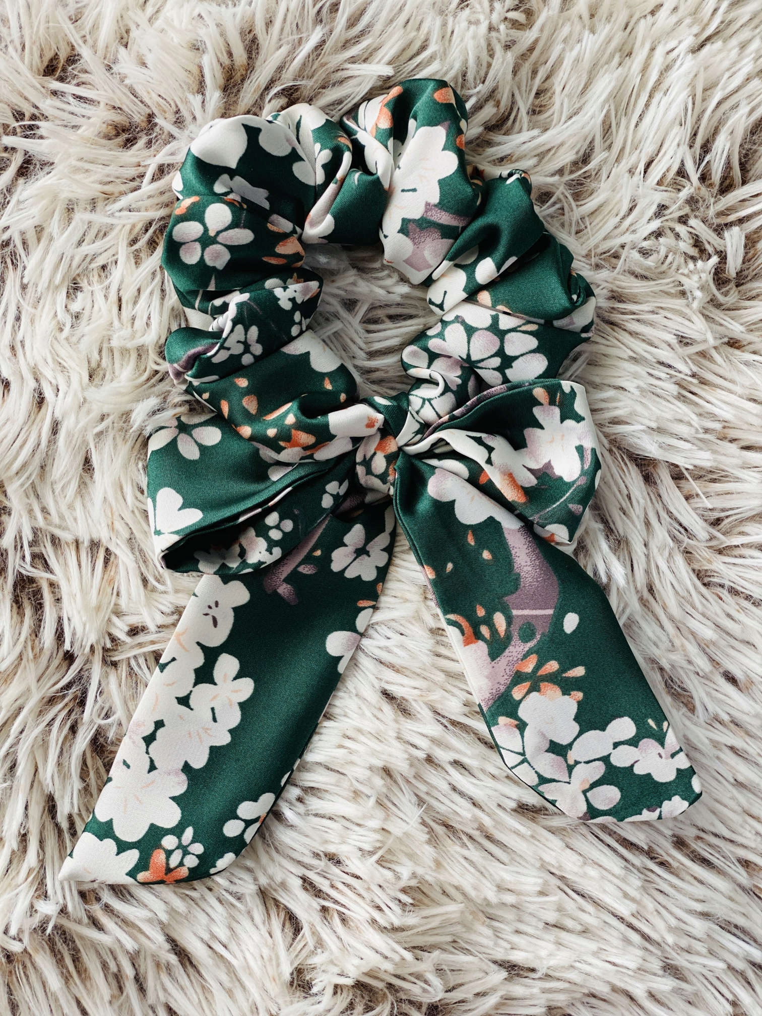 Gumka do włosów satyna scrunchie Kwiaty Kolor dominujący odcienie zieleni