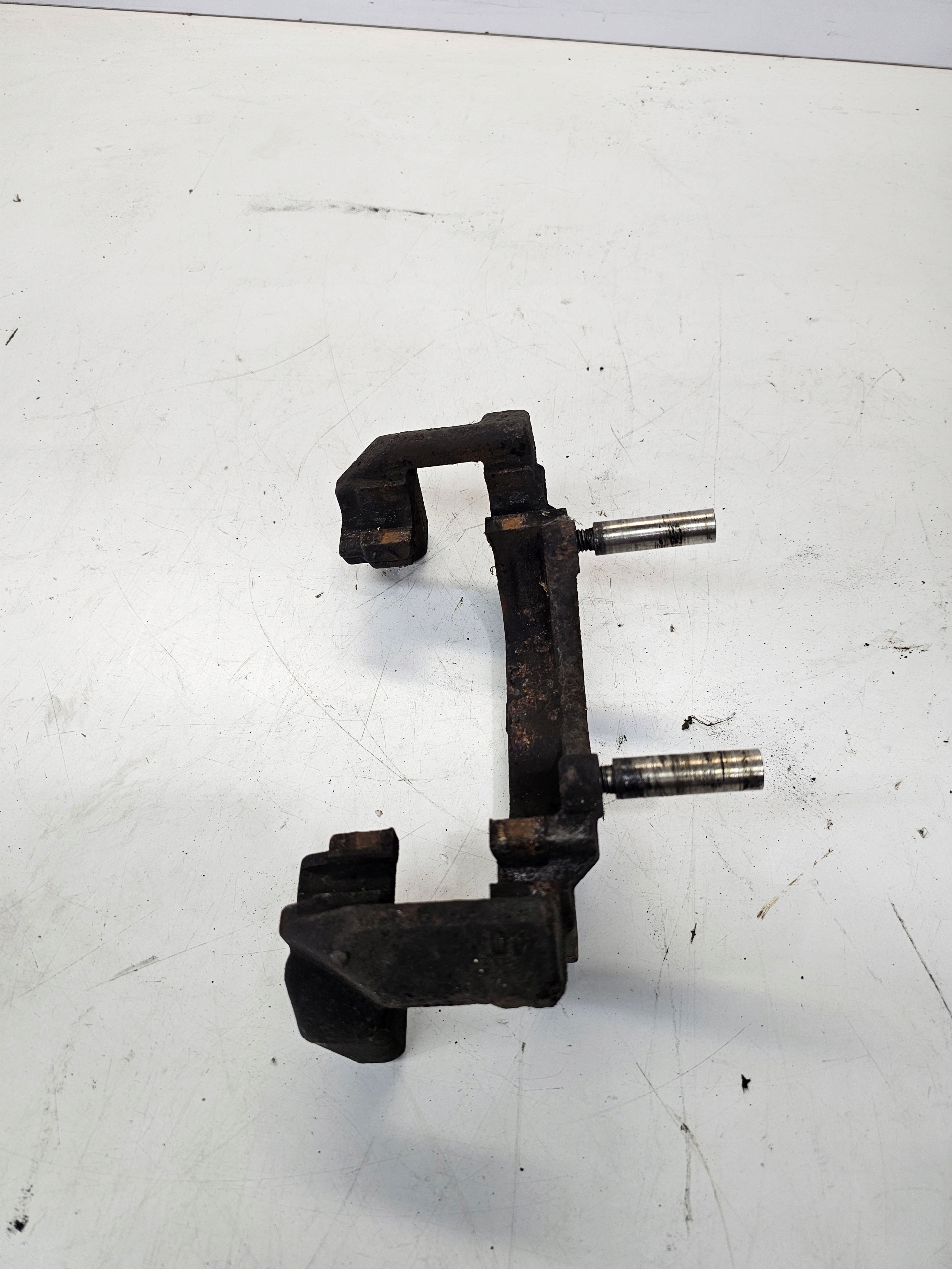 JARZMO třmenu předek AUDI VW SEAT SKODA * 740 *