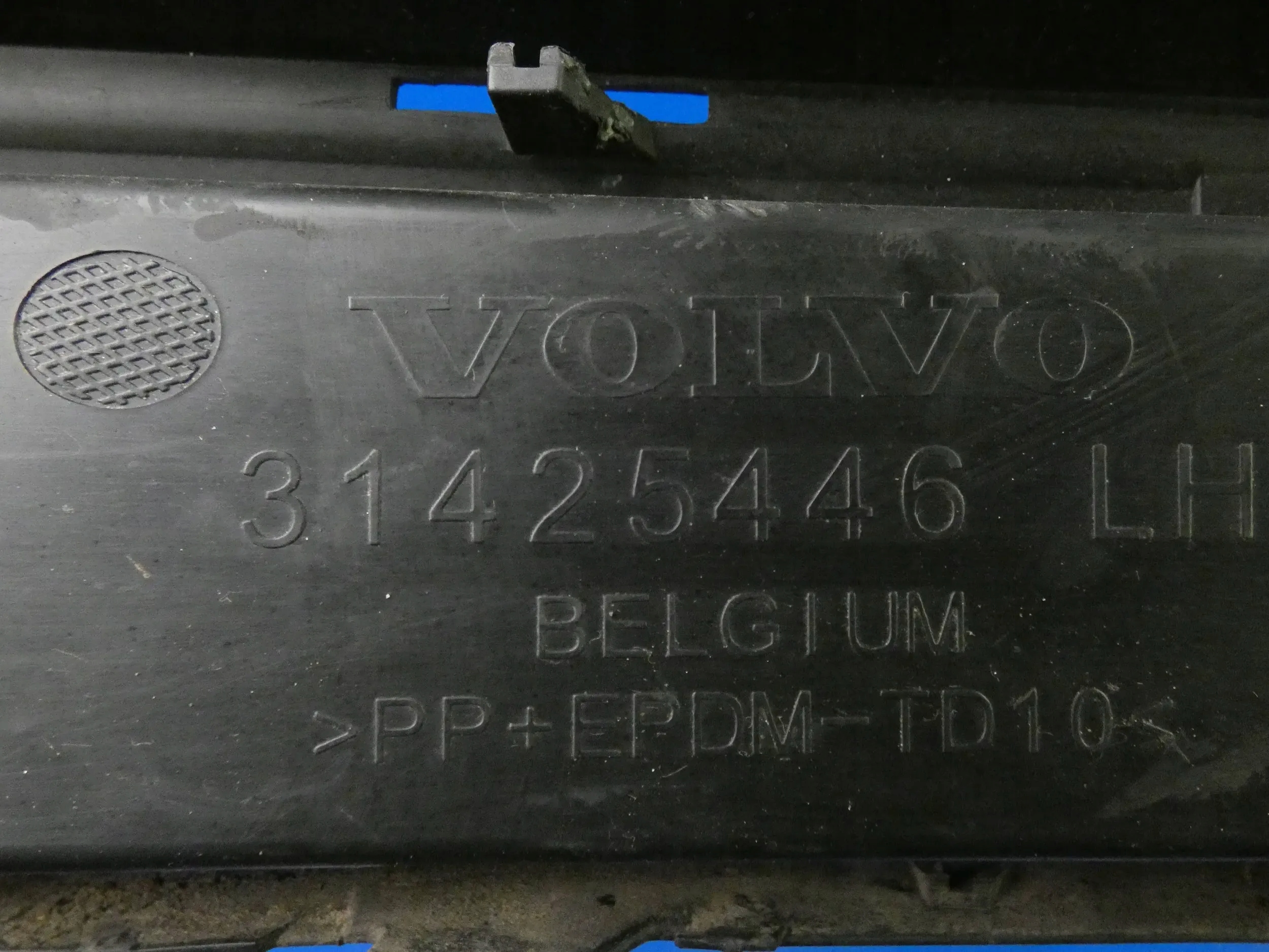 VOLVO V90 II S90 II grid of a bumper left front front