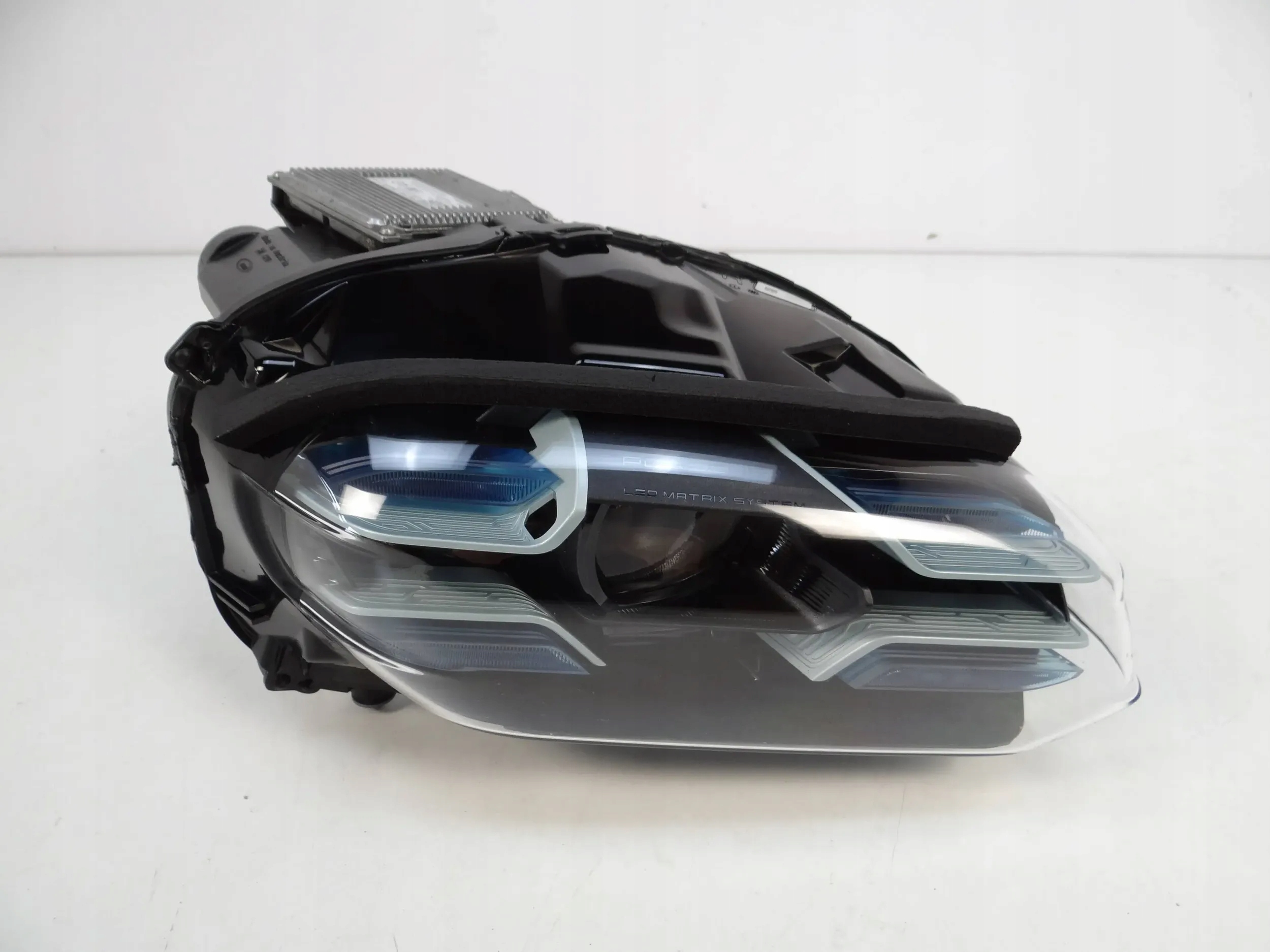 PORSCHE TAYCANja ФАРА ПРАВА МАТРИКС NIEBIESKAja941060g