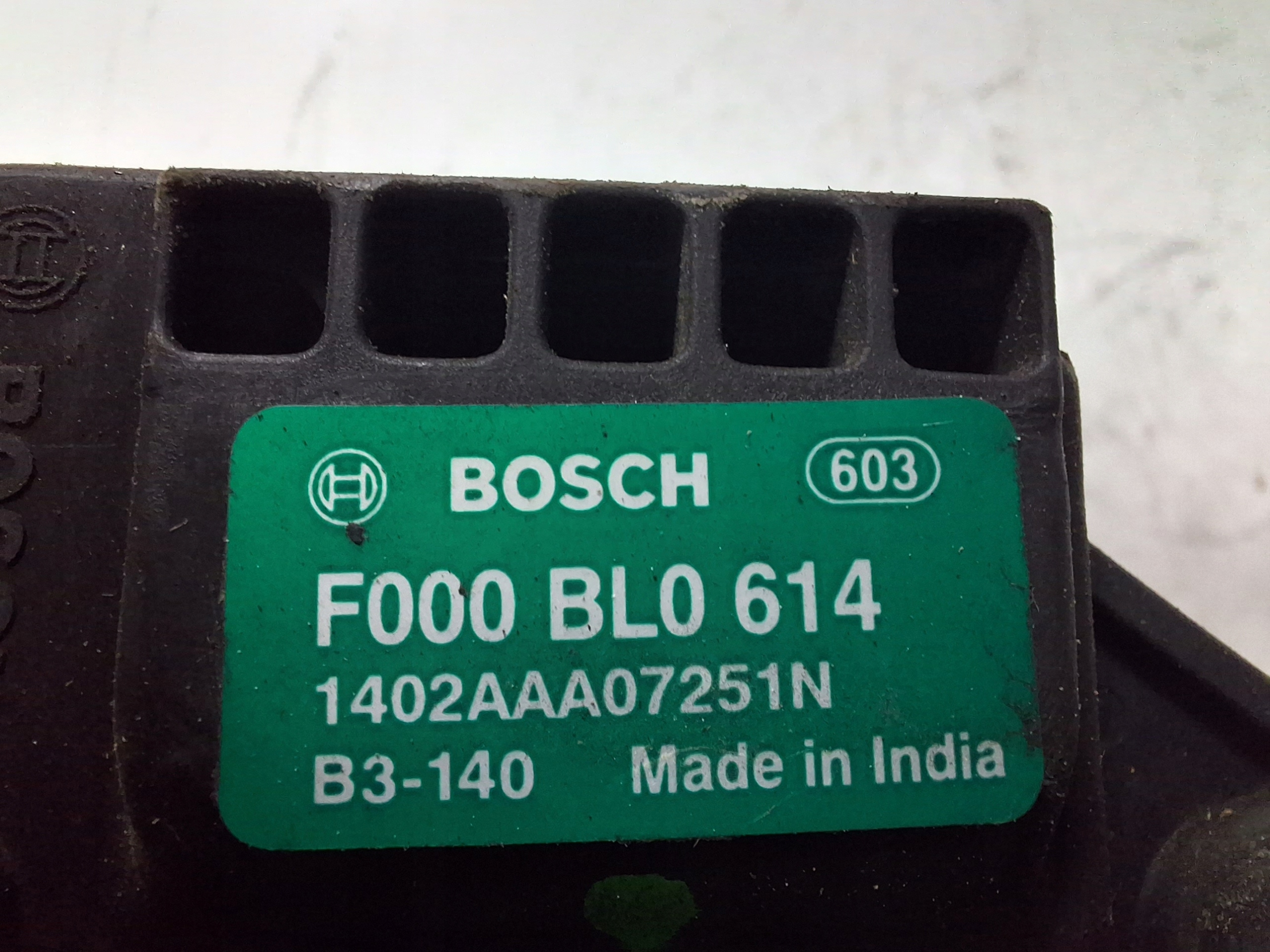 Alternator F000BL0610 Chevrolet Mahindra