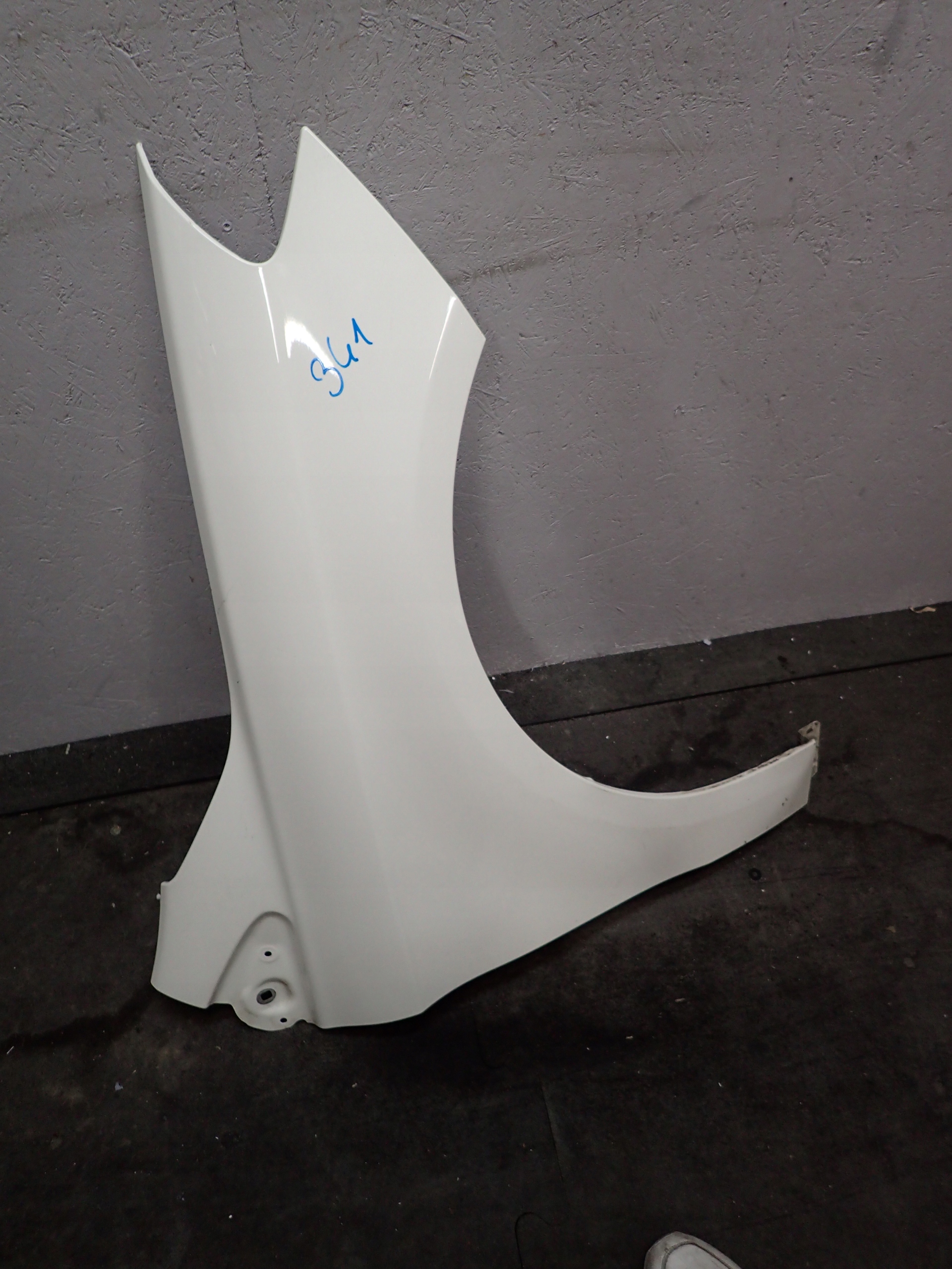 FENDER FRONT RIGHT MERCEDES B KLASA W246