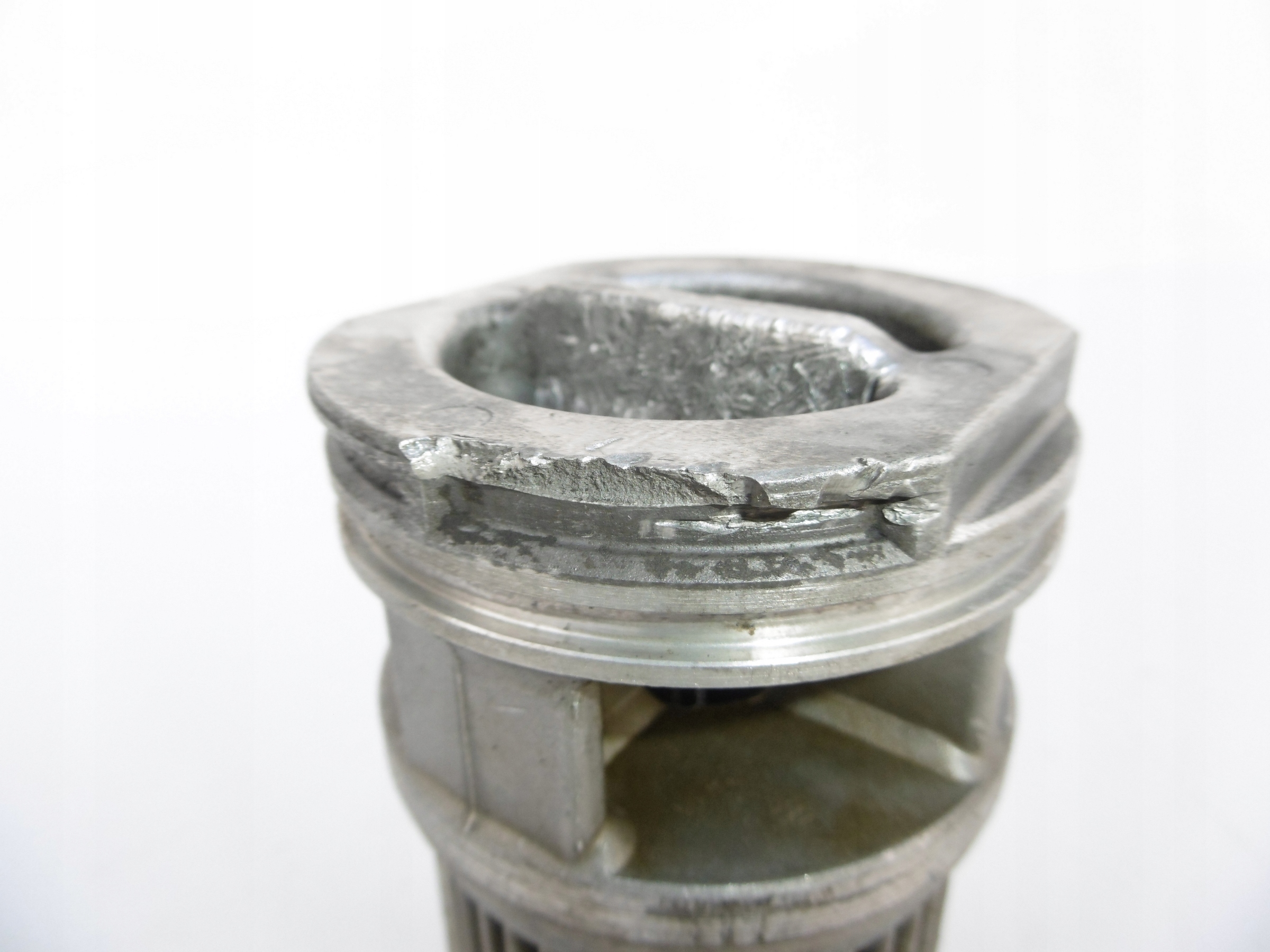 PODSTAWA OBUDOWA FILTRA OLEJU ZF 16S 16S151 Rodzaj skrzyni Manualna