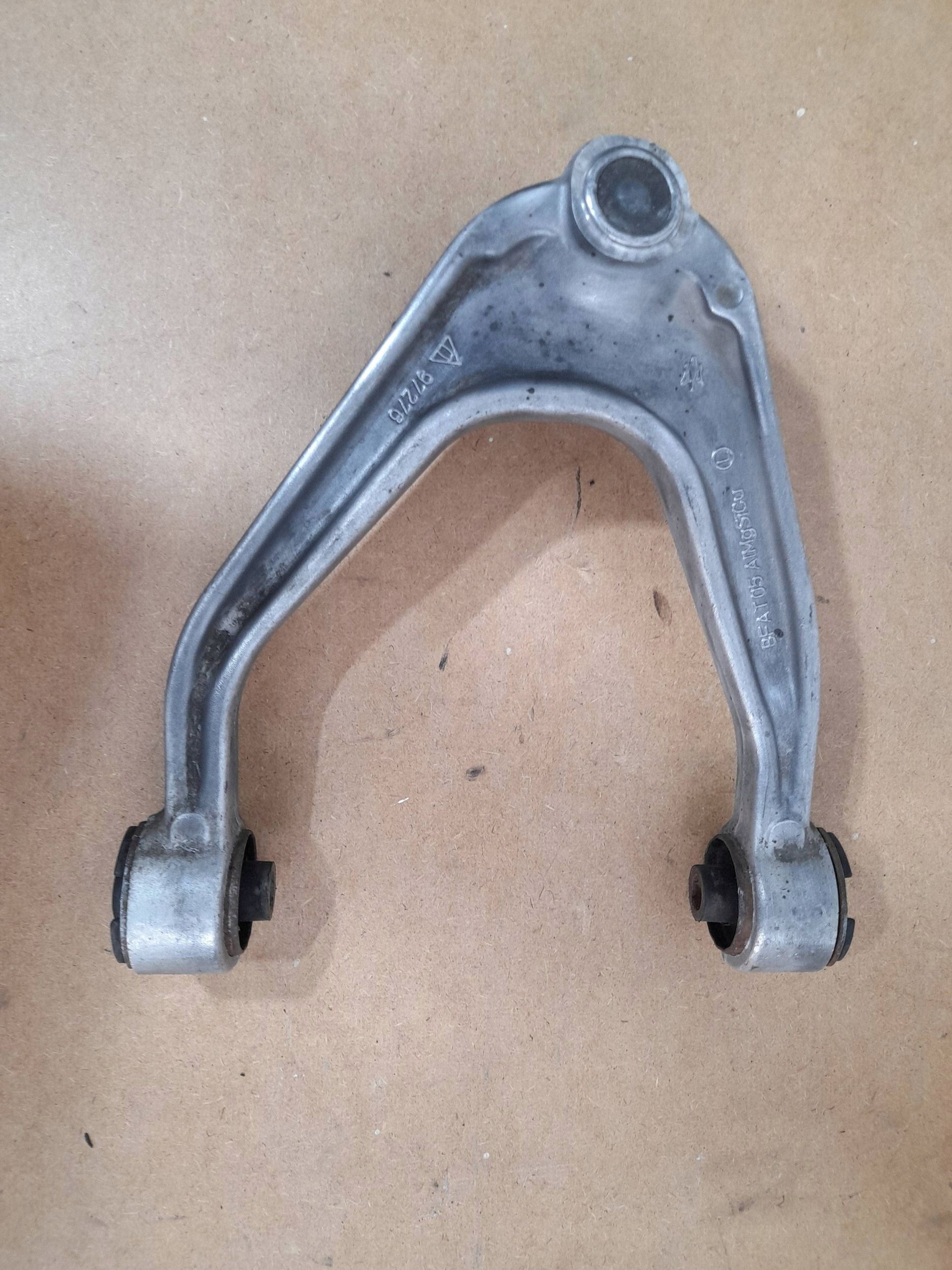 Maserati Ghibli arm upper front left 97276 (Q914)