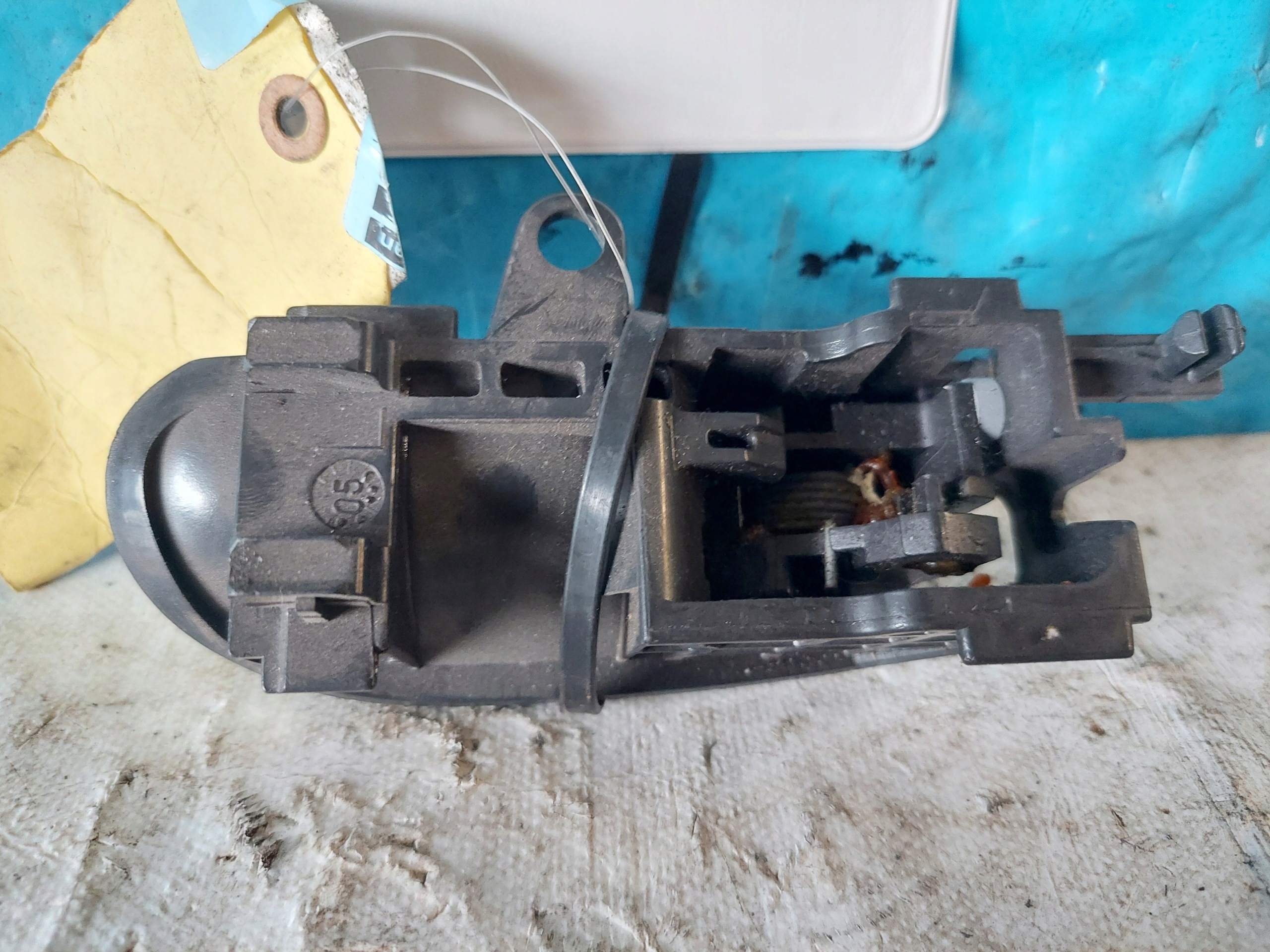 handle inner left rear part YARIS and 2005 R