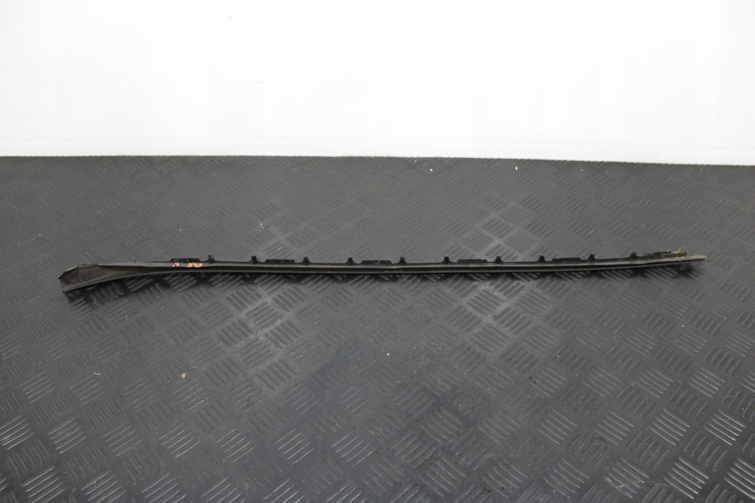 moulding windows CZOLOWEJ left 7301035 BMW 2 F45 ACTIVE TOURER