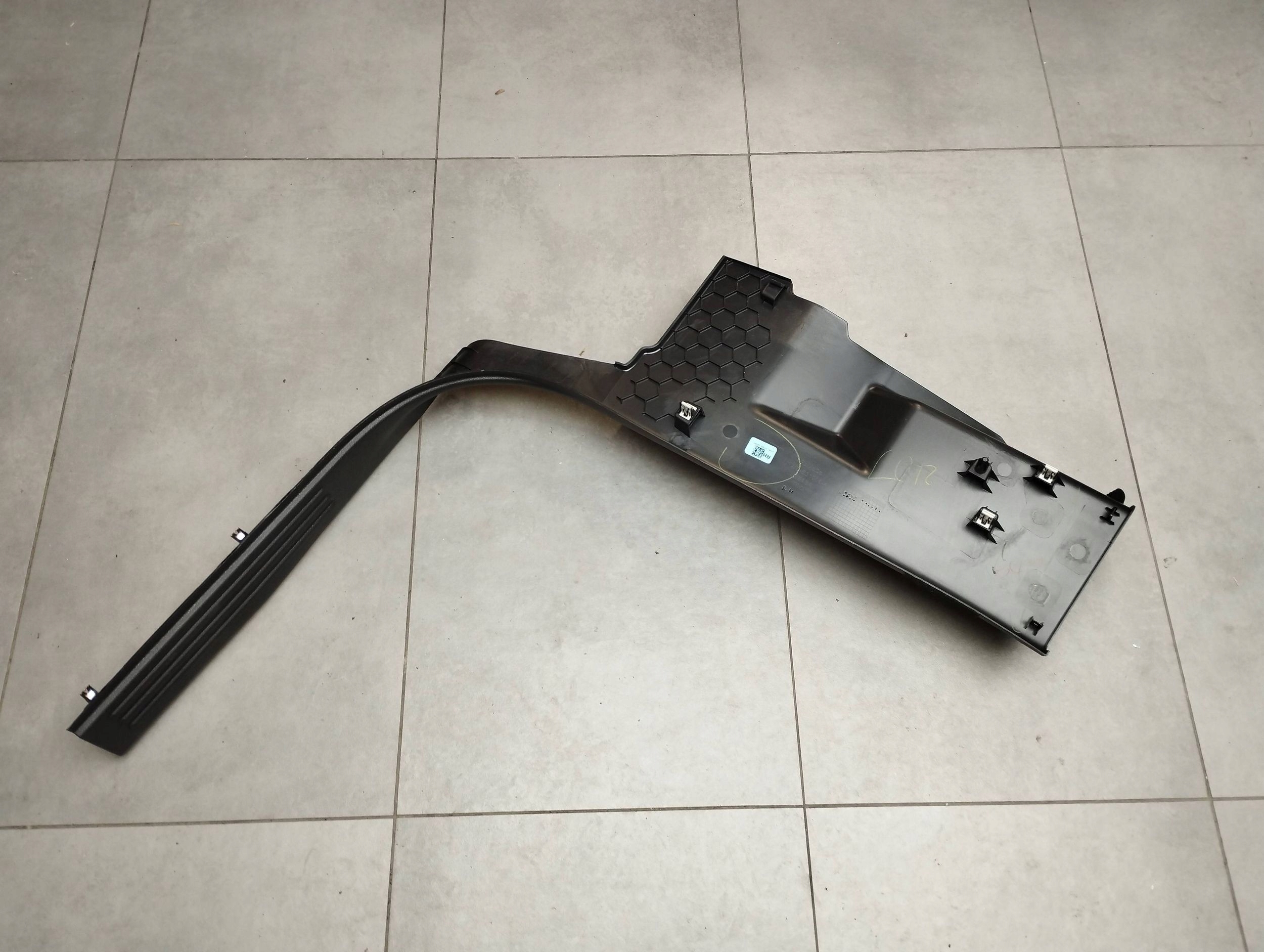 Volkswagen Amarok II cover side N1WBE31006A