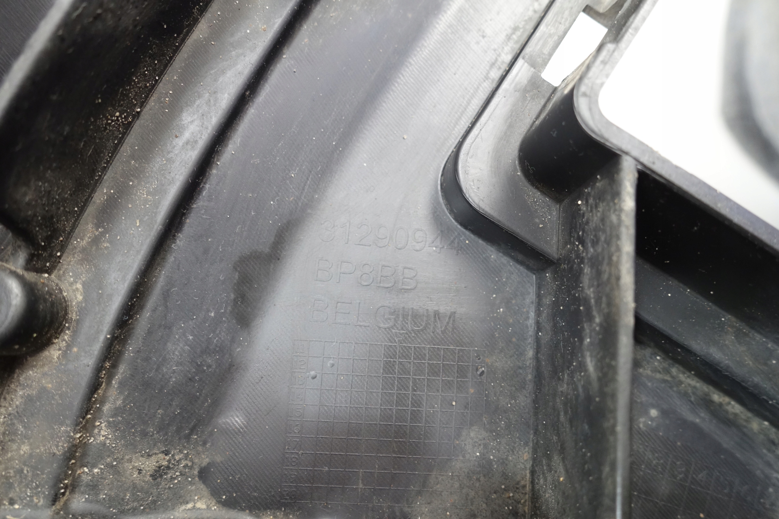 kryt doplněk nárazníku předek VOLVO XC40 17