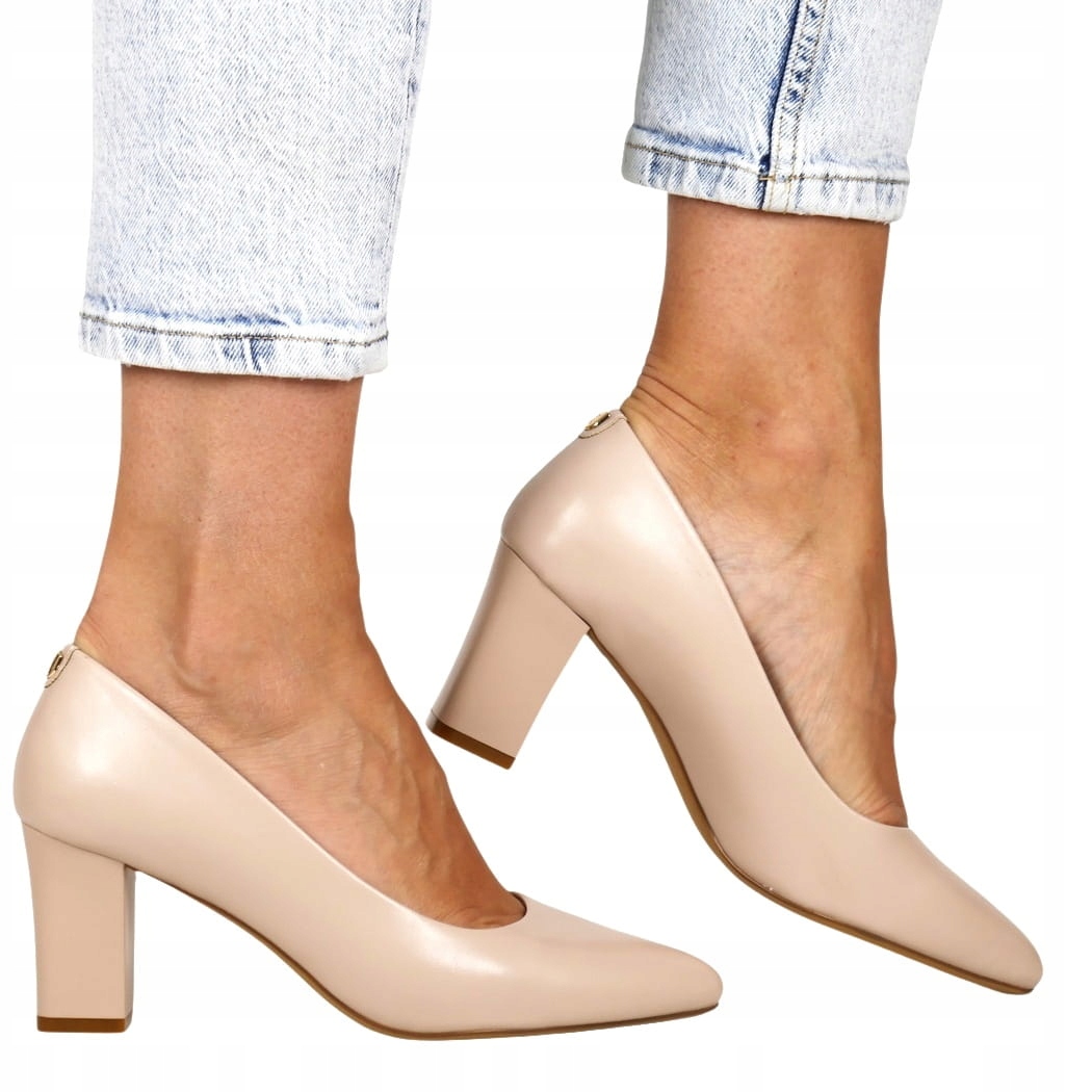 Krémové Růžové Lodičky Nová Barva Pěkné Špičaté Kostky Sloupek Elegantní