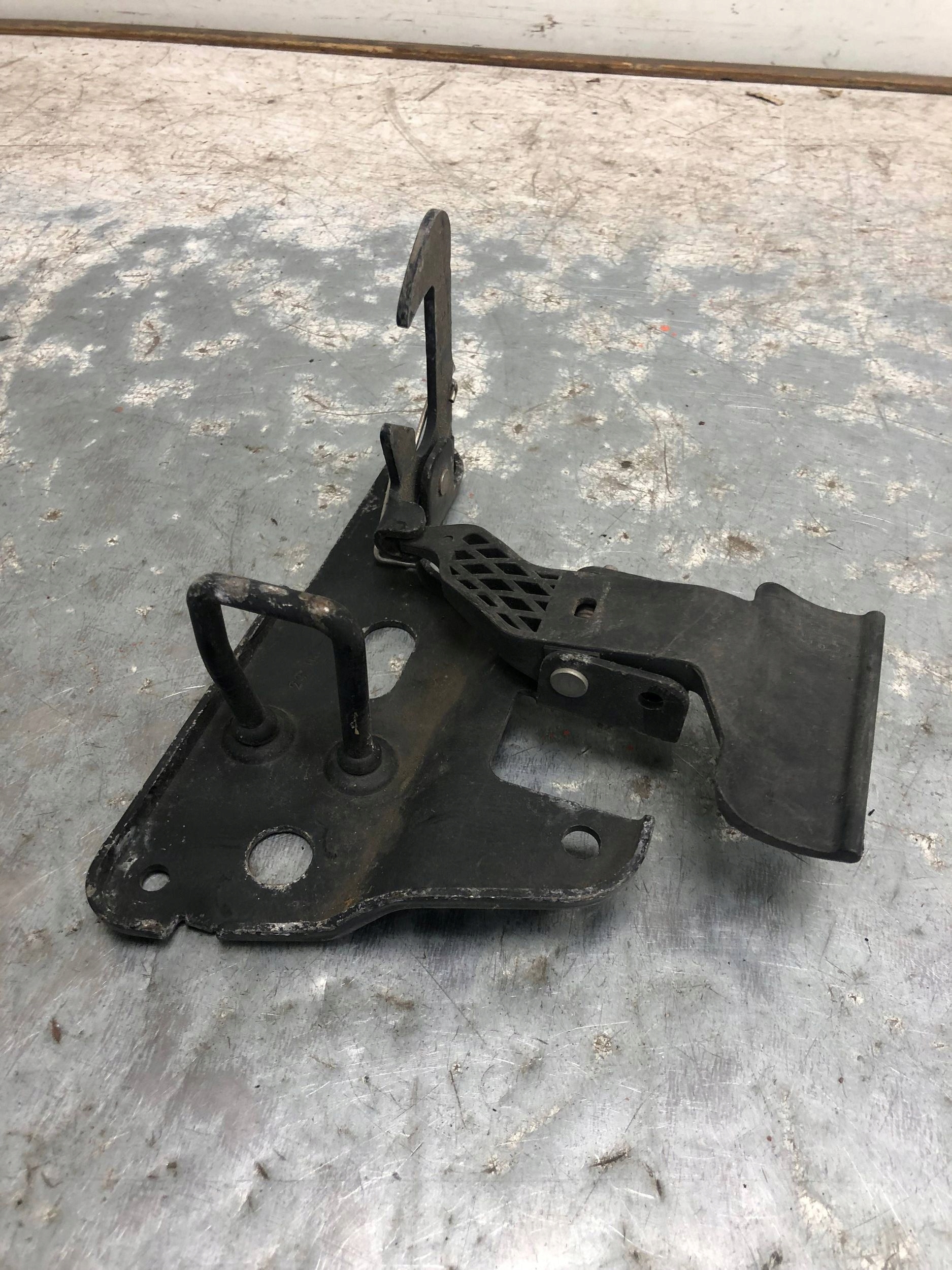 lock RYGIEL bonnets AUDI A6 C6 4F0823480