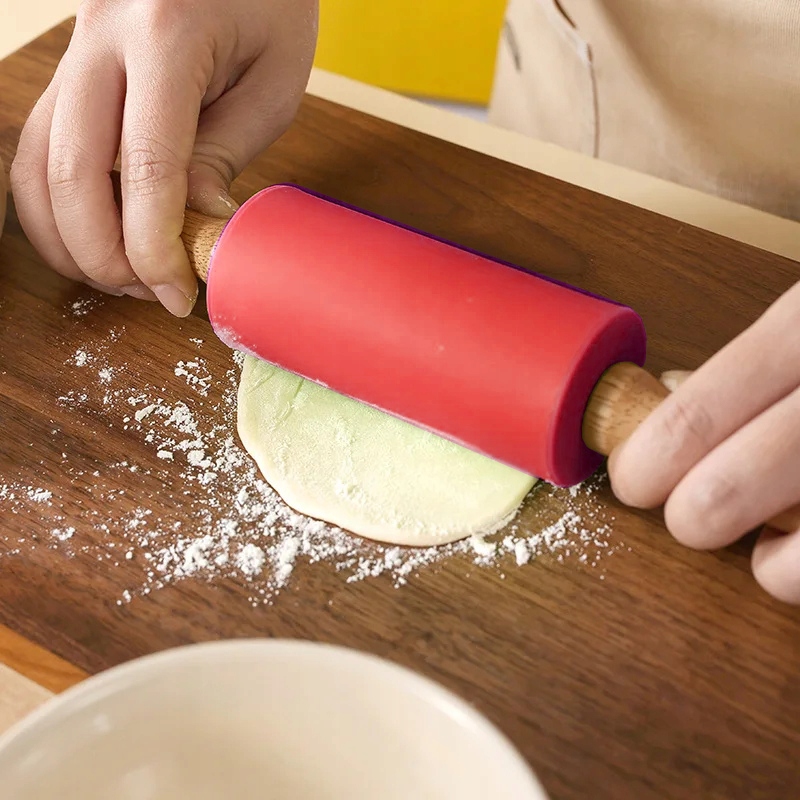 PORĘCZNY WAŁEK DO CIASTA SILIKONOWY Z OBRACANYMI RĄCZKAMI MAŁY Marka PrzydaSie