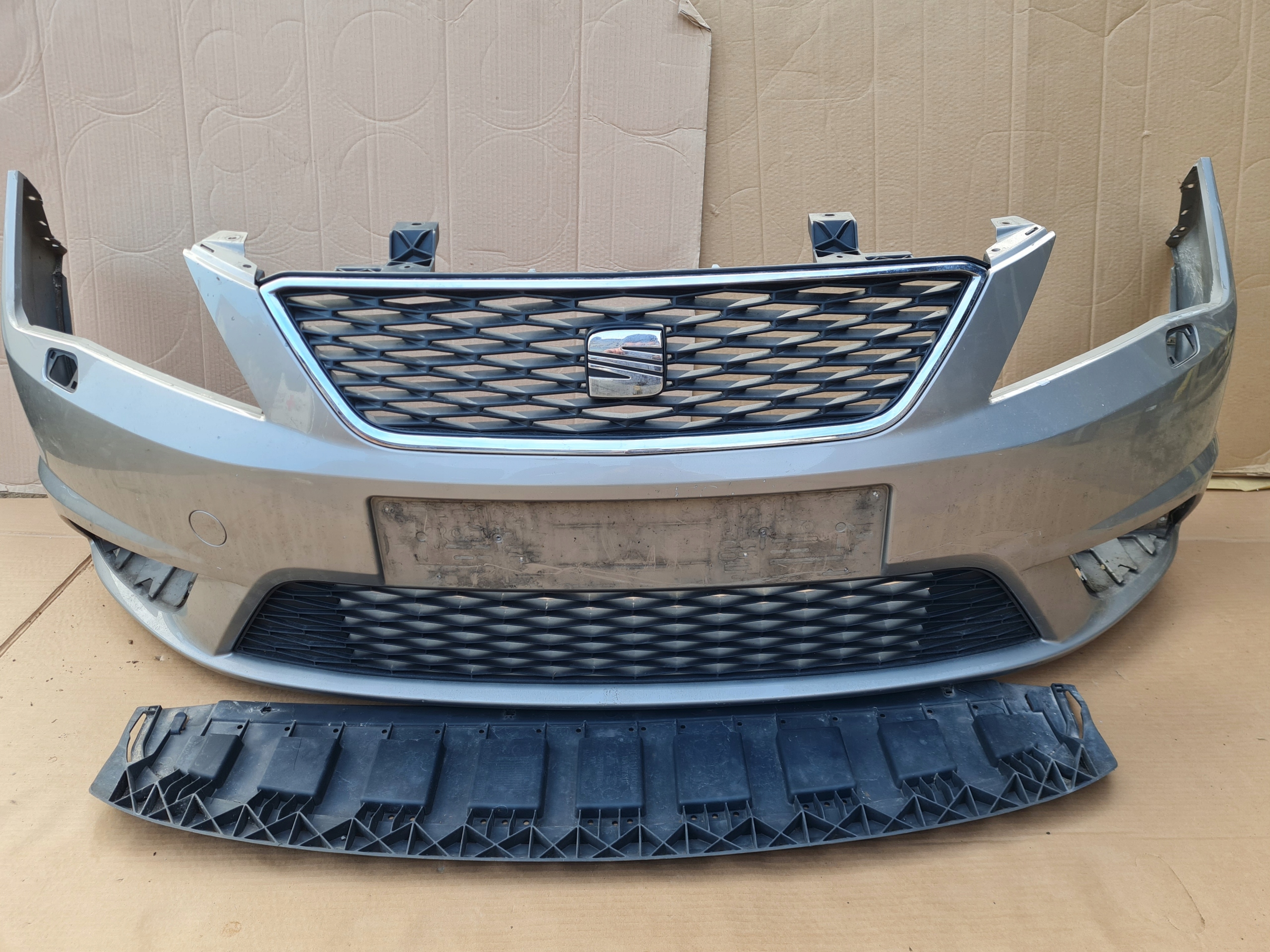 SEAT TOLEDO 6JA ZDERZAK PRZÓD KRATKA GRILL PODŁOGA