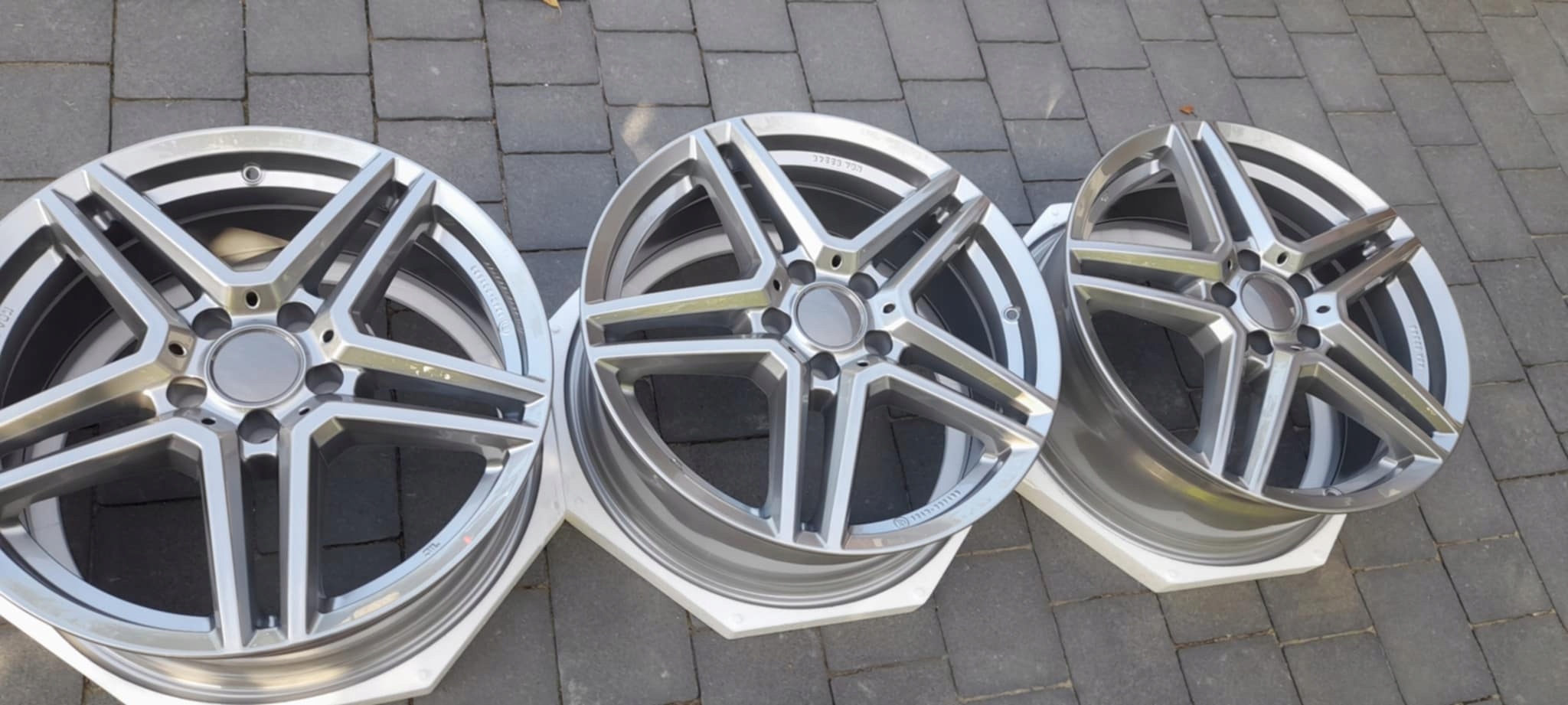 disk hliníkový UNIWHEELS 7.5" x 18" 5x112 ET 49 KBA52248
