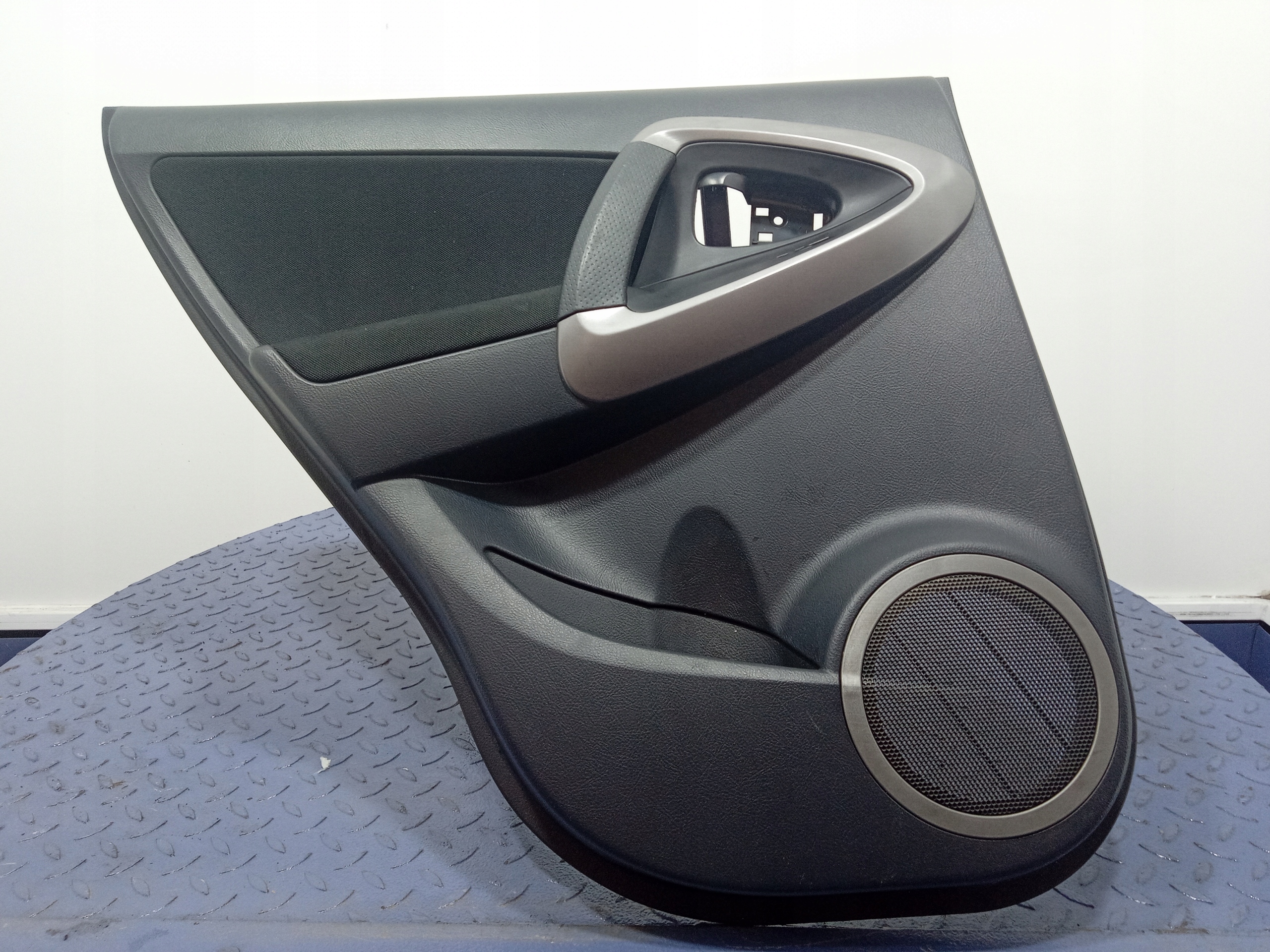 TOYOTA RAV4 III XA30 05- TAPICERKA DRZWI TYŁ LEWA BOCZEK 67788-X1B02