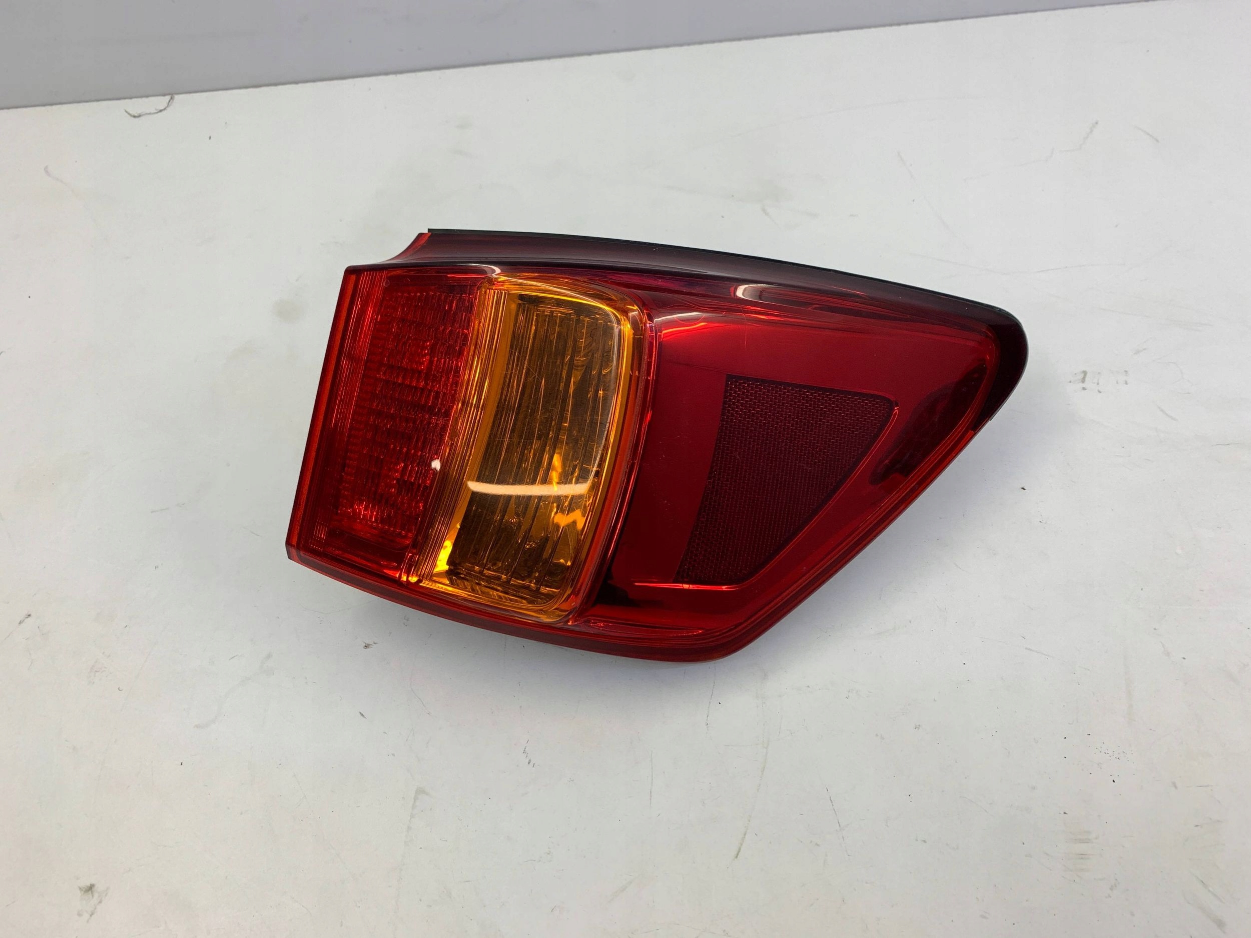 Lexus IS II LIFT LAMPA PRAWA TYŁ LED