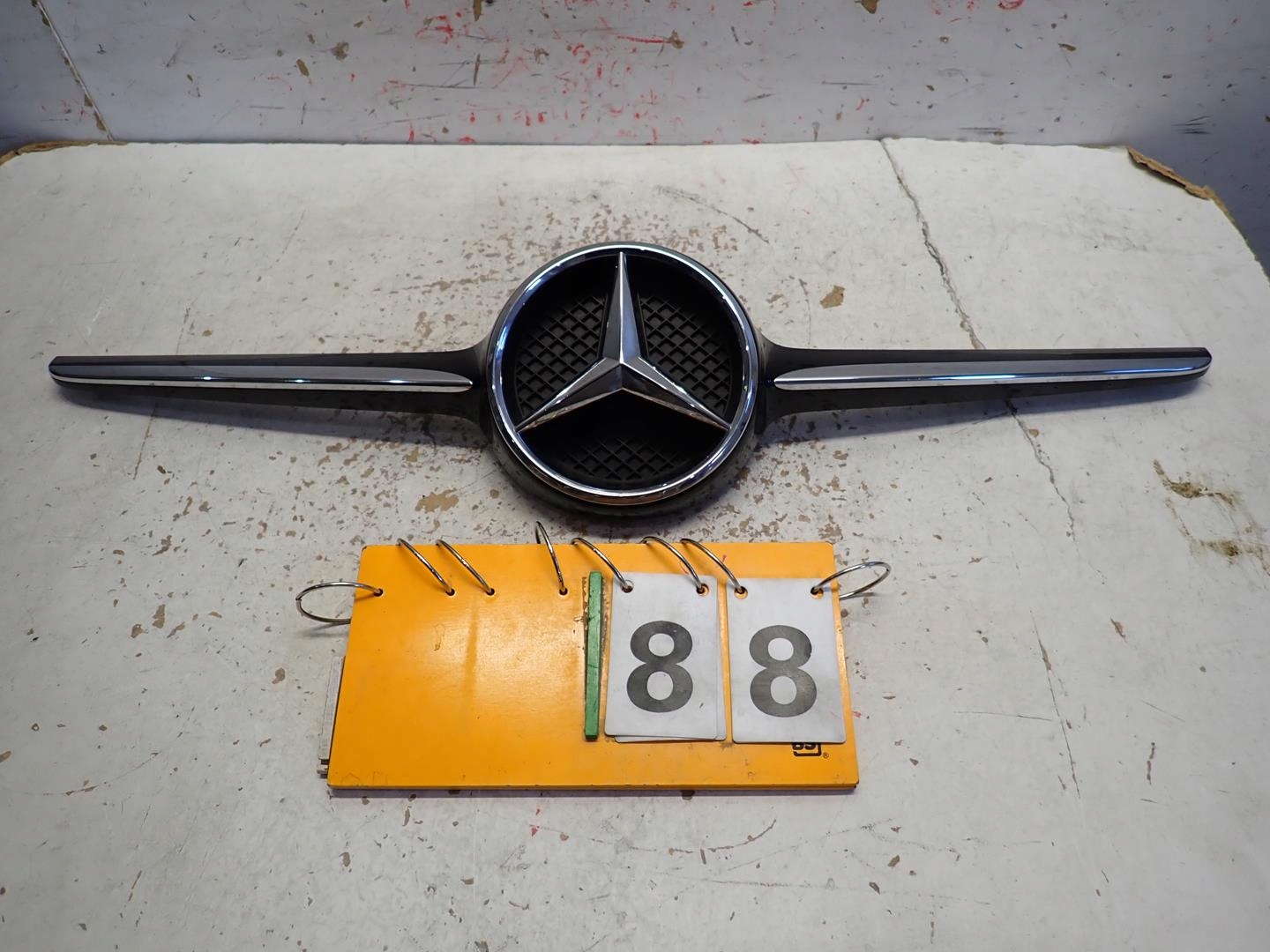 Grill MERCEDES C-KLASA W205 2014- A2058880560