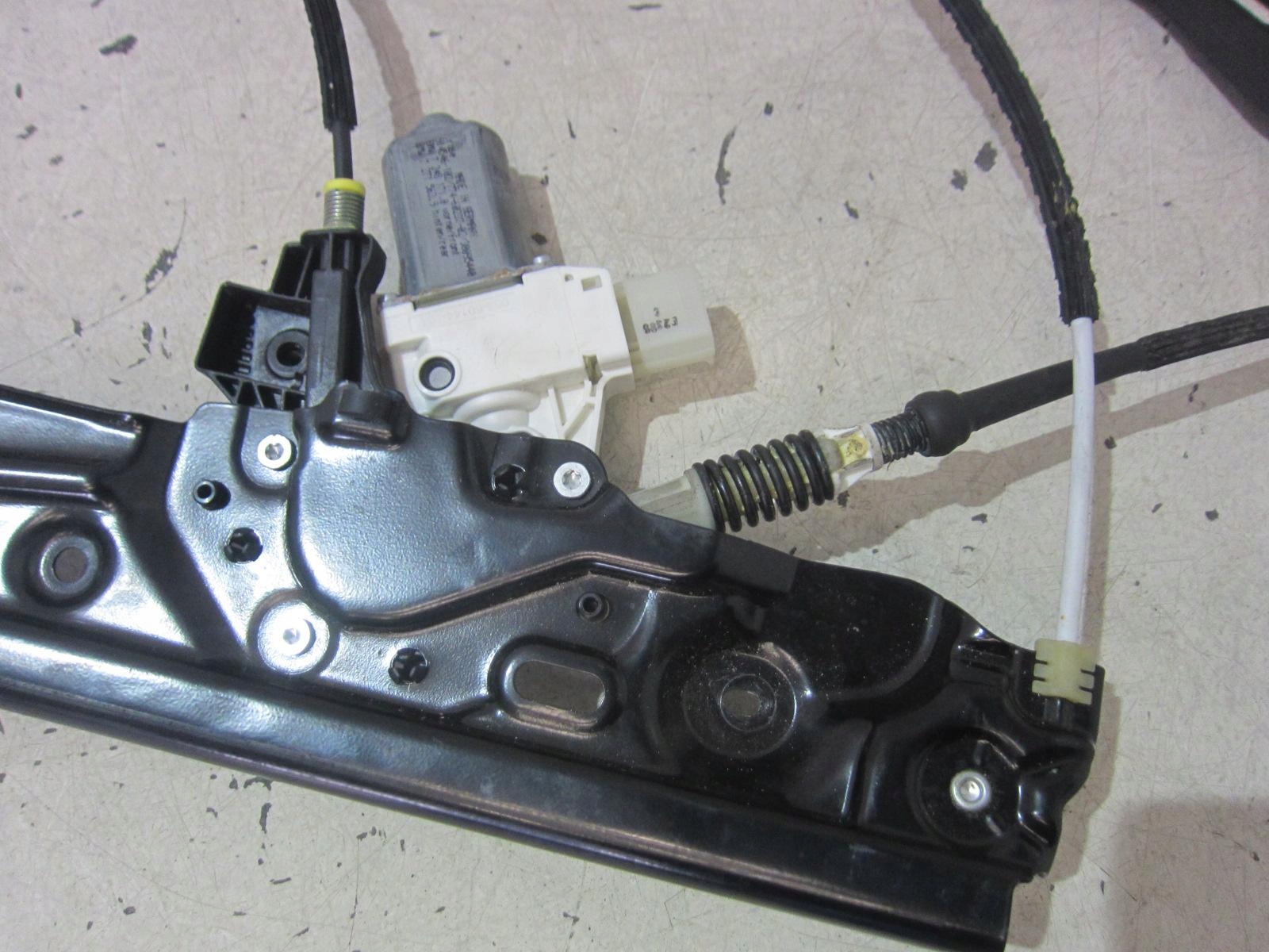 BMW 5 F10 F11 window regulator left front front 51337248171 7231887