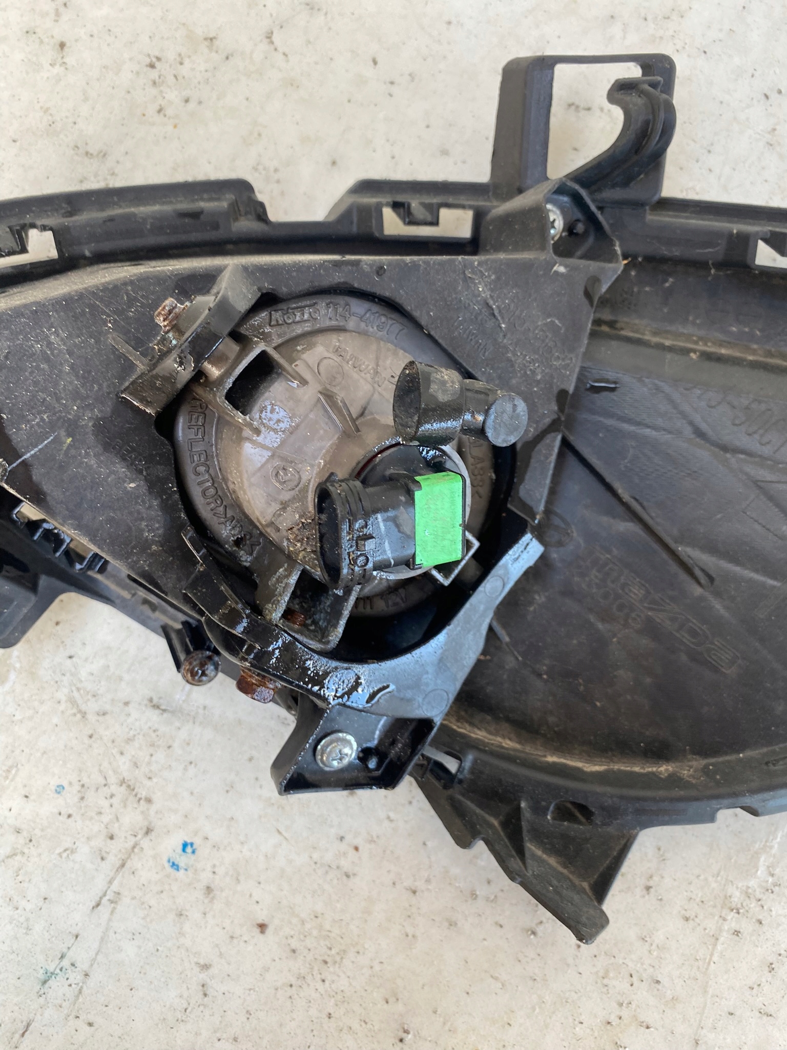 MAZDA 5 V 10- pravá mřížka nárazníku předek mlhovka C513-50C11