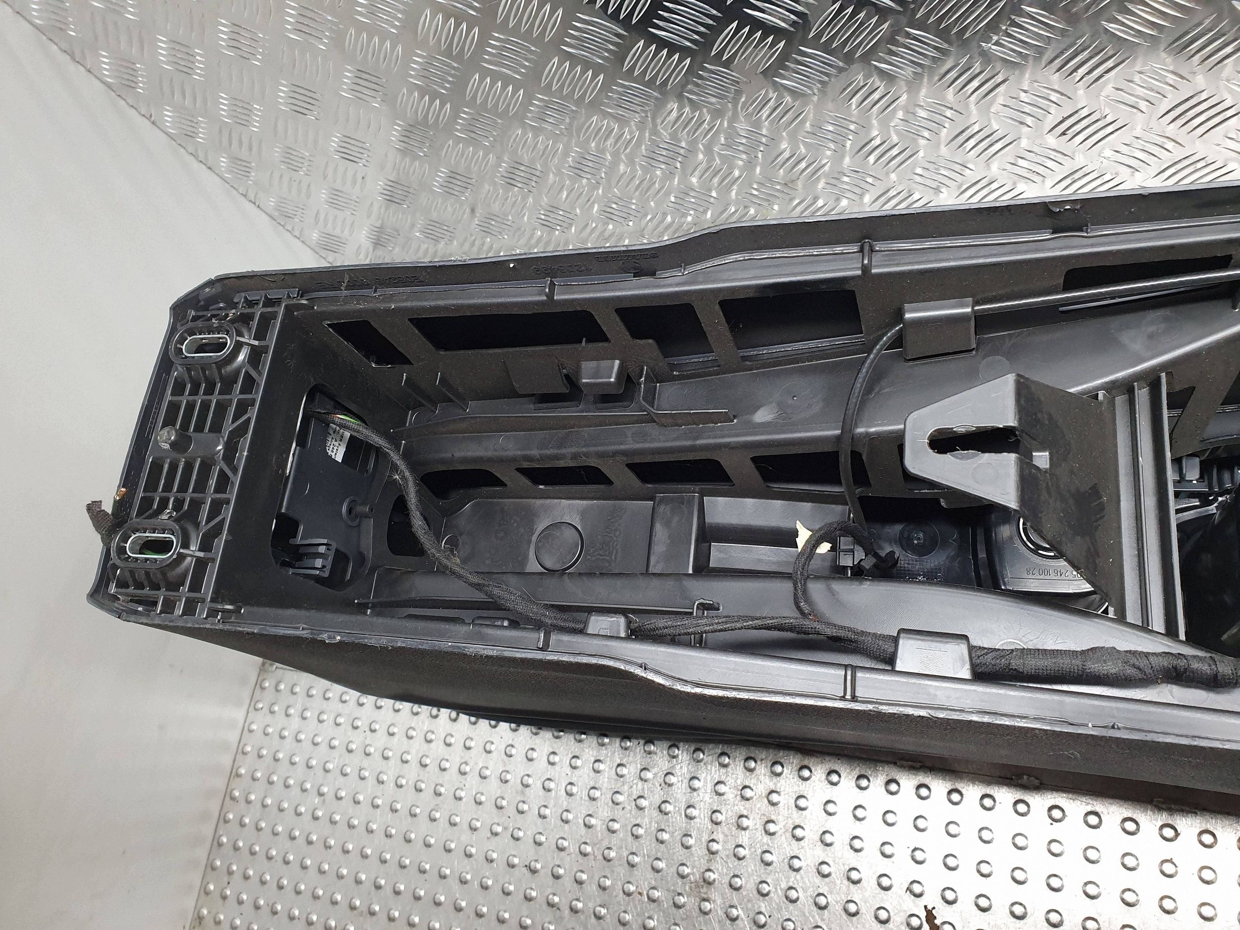 TUNEL central armrest MERCEDES W117 W176 W246