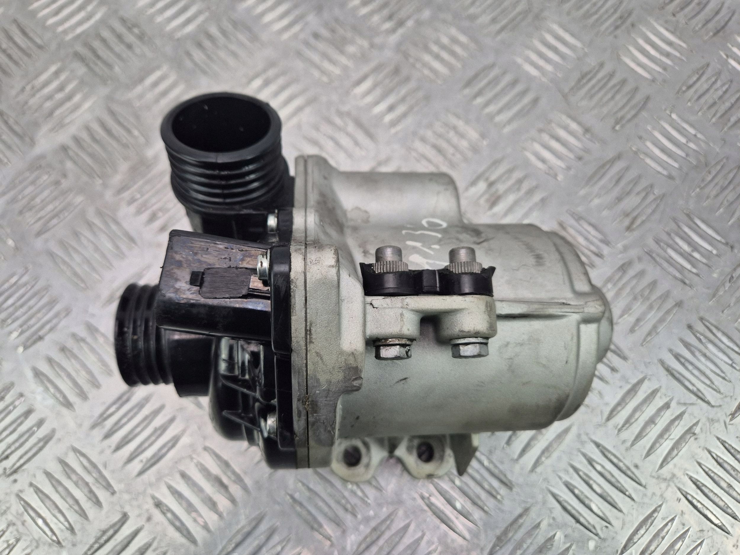 BMW 3 E90 335 xi water pump 11868015 N54B30A