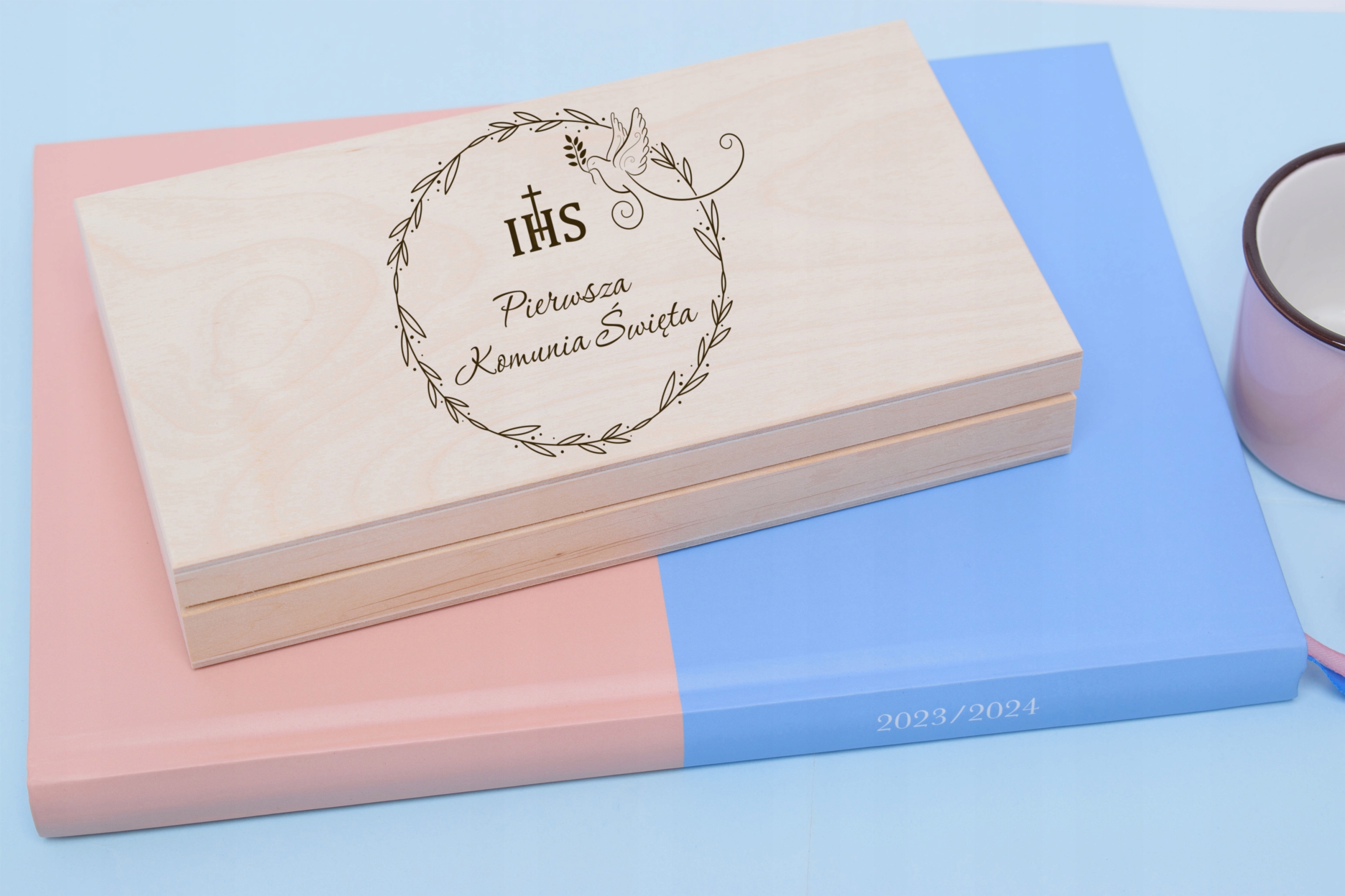 Prezent komunijny od rodziców chrzestnych Pudełko na pieniądze pamiątka box Długość 18 cm