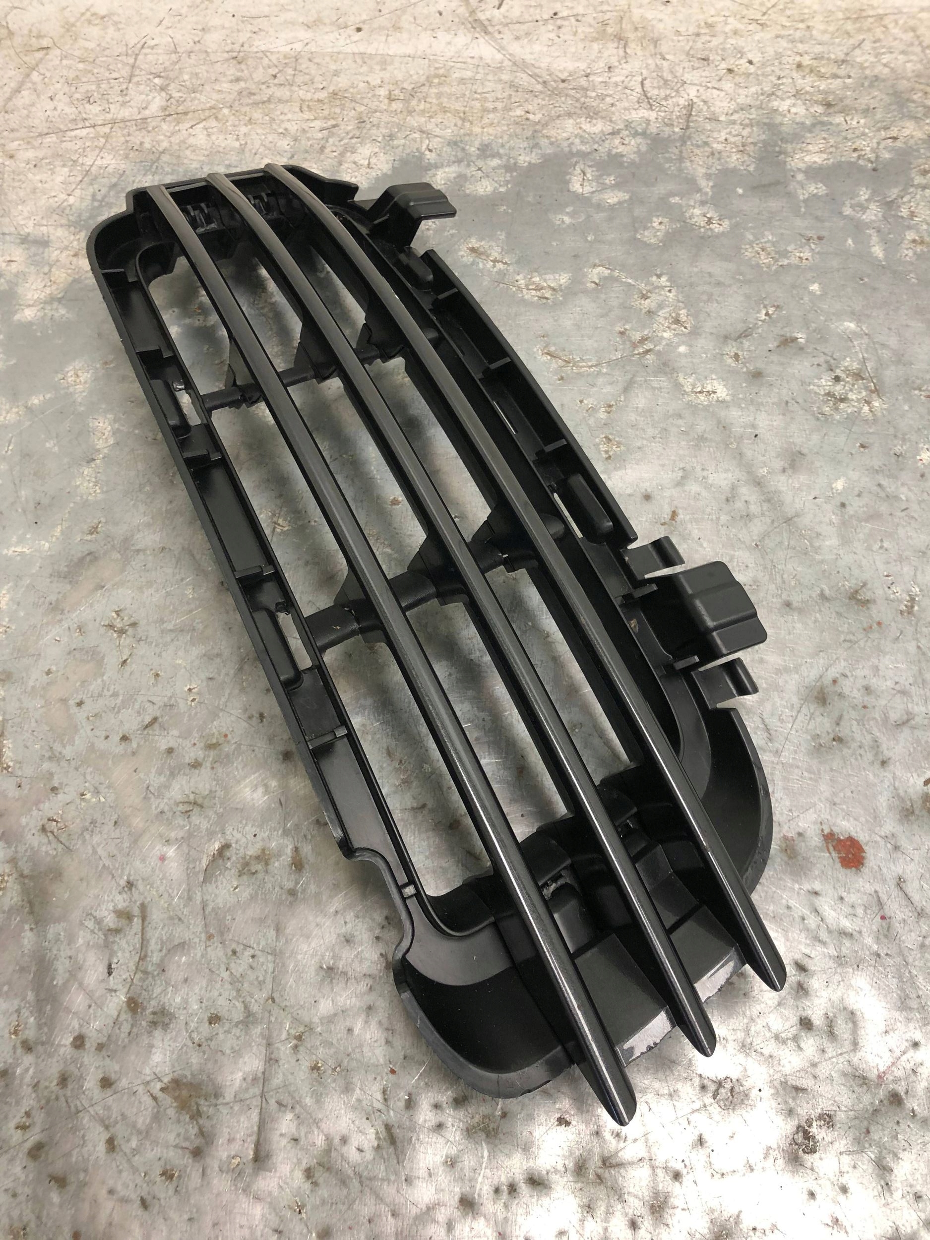 grid of a bumper right front RANGE ROVER IV CK5217F908AA