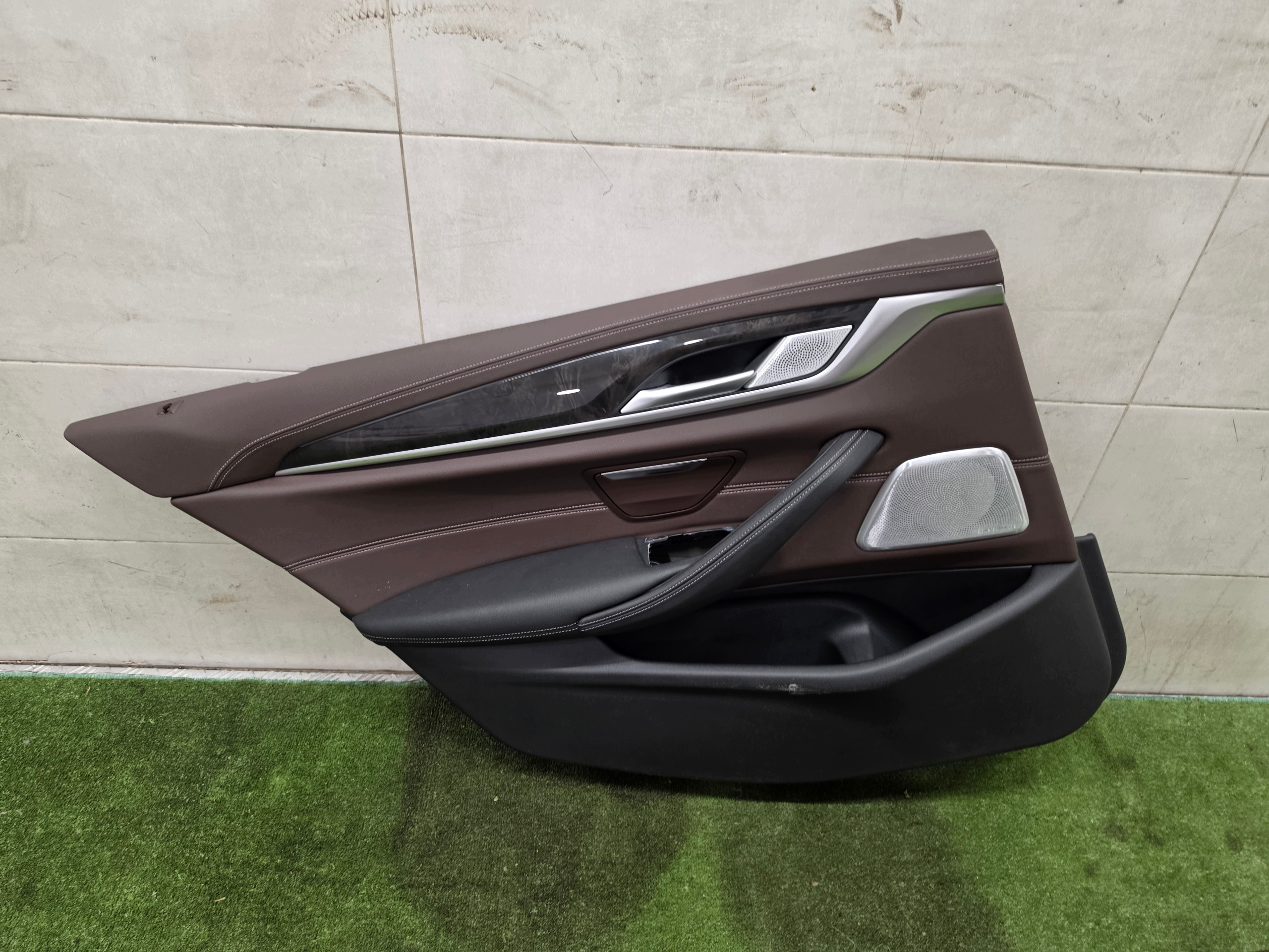 BMW 5 G38 side door rear part right left BOWERS WILKINS