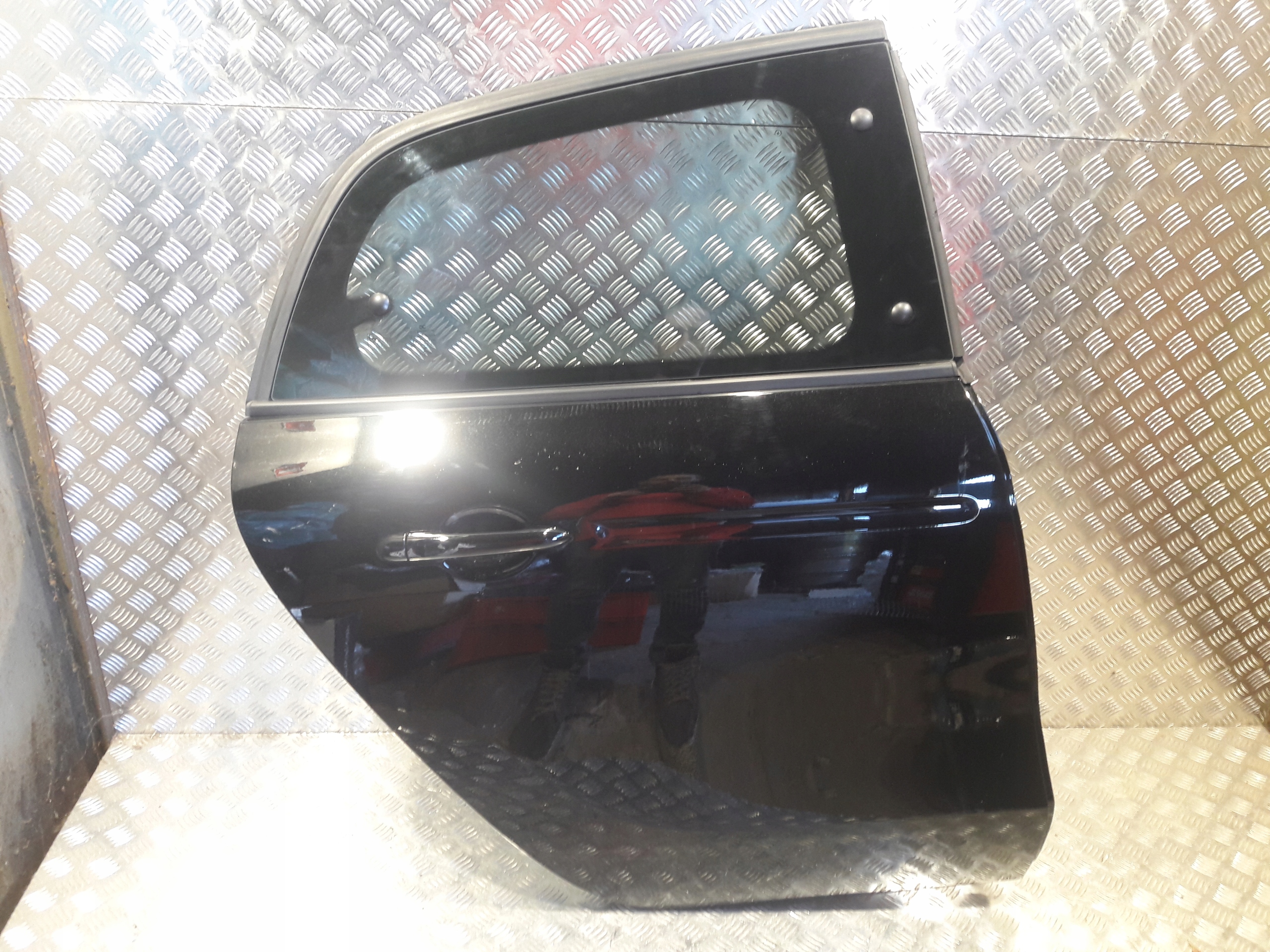 SMART FORFOUR W453 DRZWI PRAWY TYŁ Strona zabudowy tył - prawa