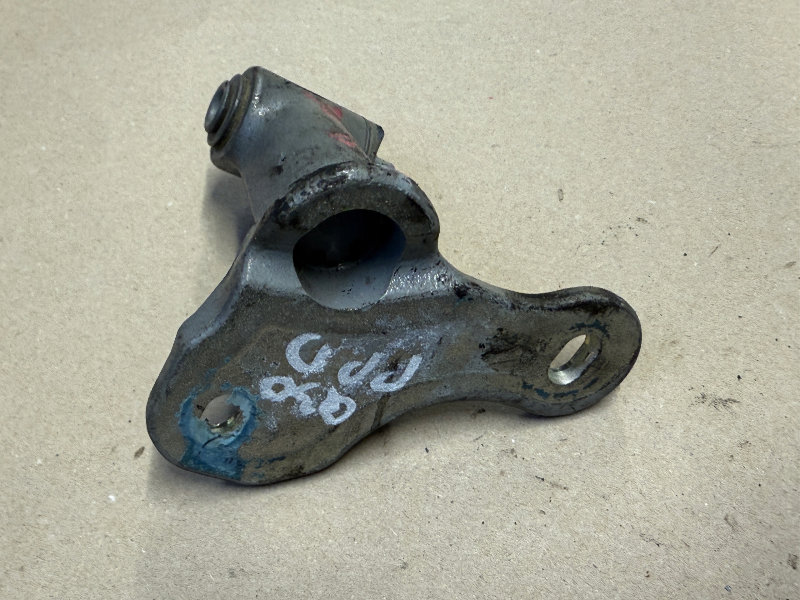 INFINITI Q30 hinge door right front DOL RE141N