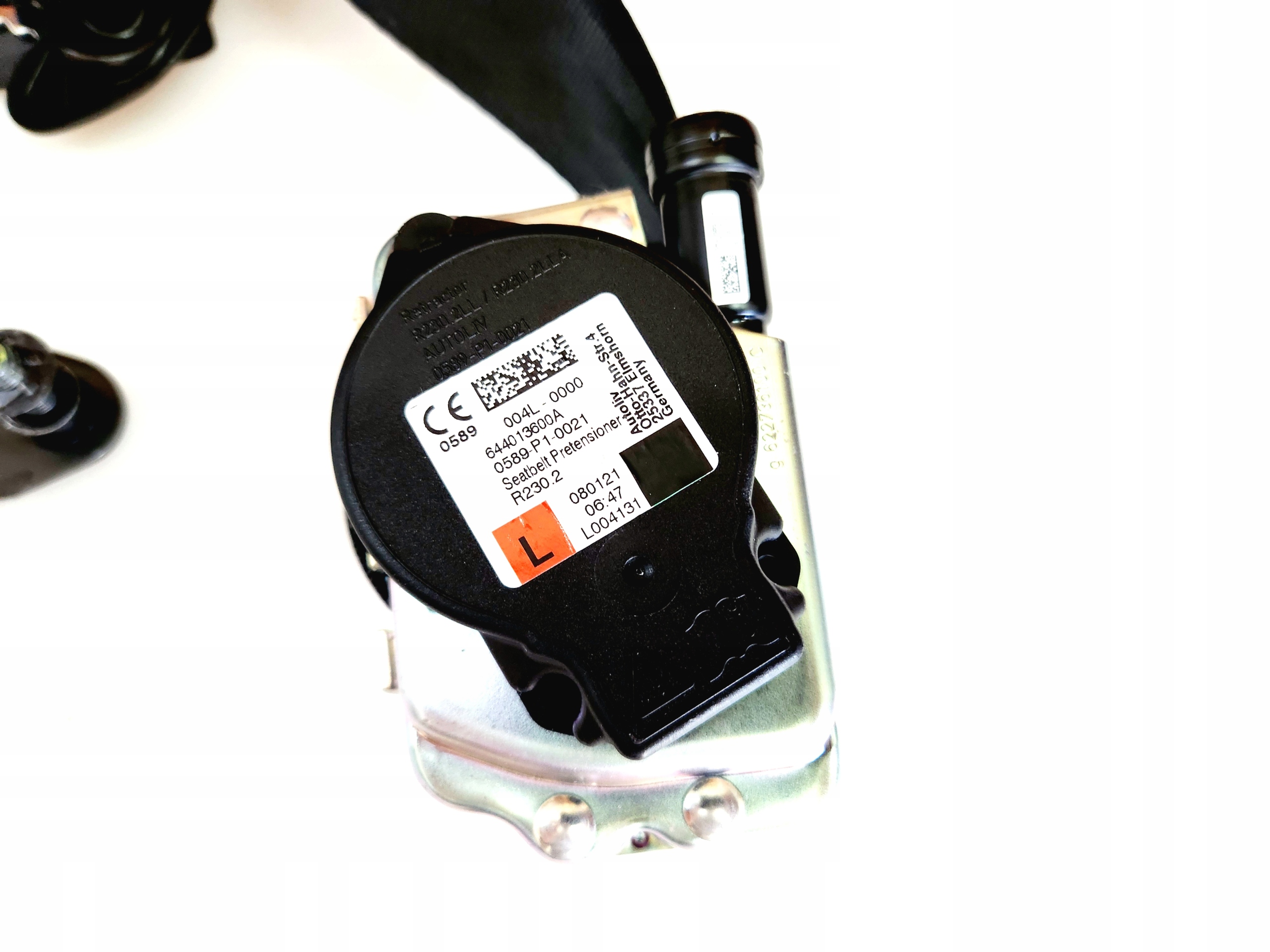 tension belt safety front driver´s left LAND ROVER DEFENDER II 19+ OE