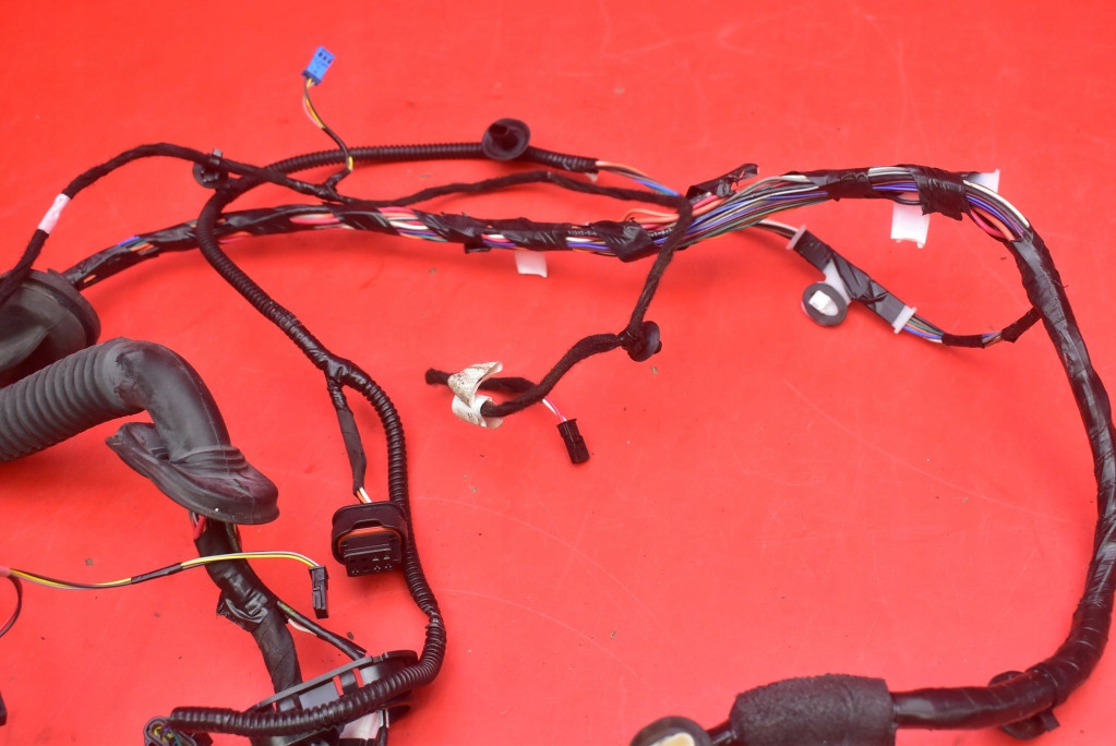 bundle door right front 1067963-00-E TESLA MODEL 3 17-21