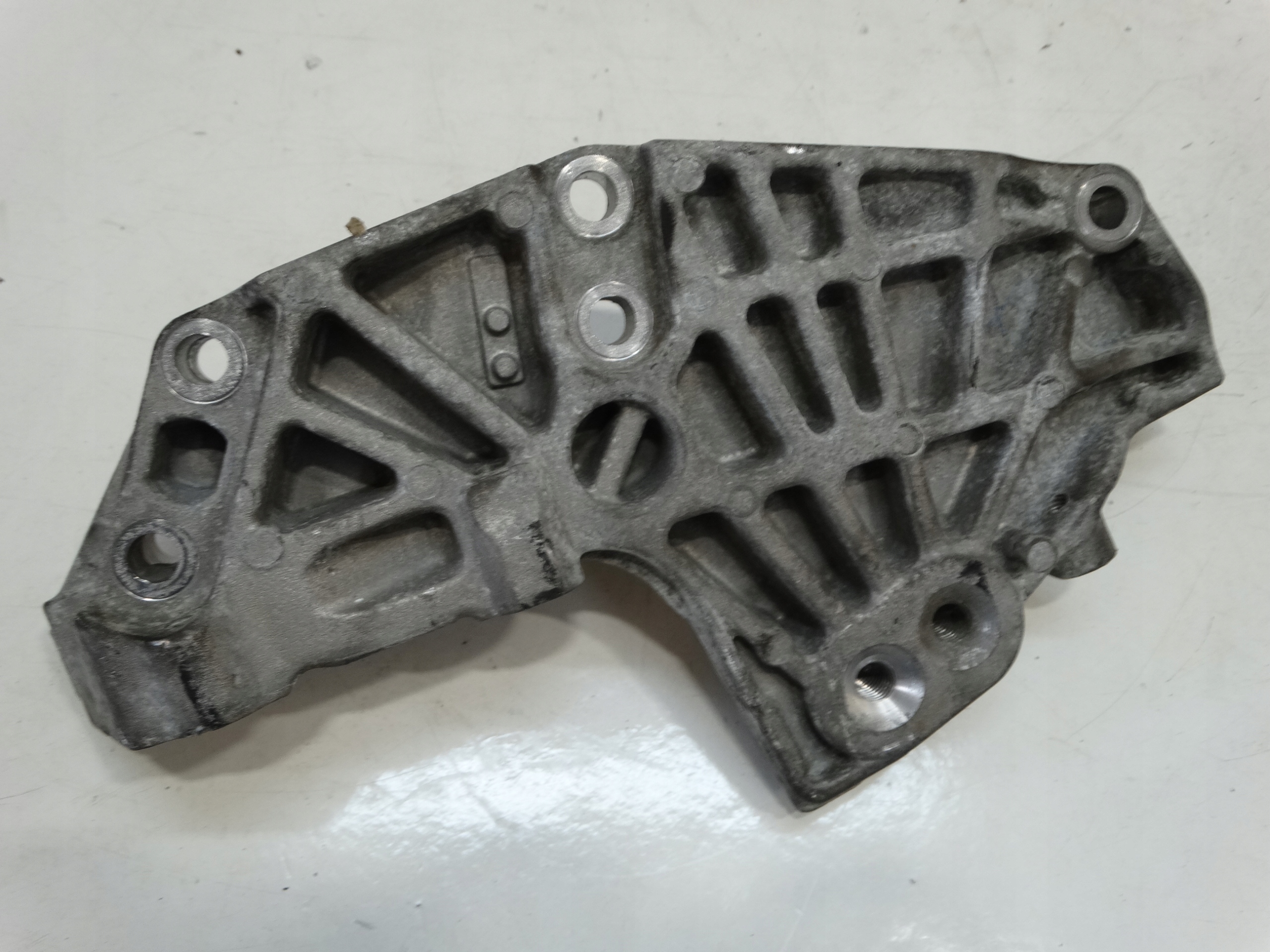 holder engine mount RENAULT SCENIC III 2.0 DCI 09-13R. 8200741758