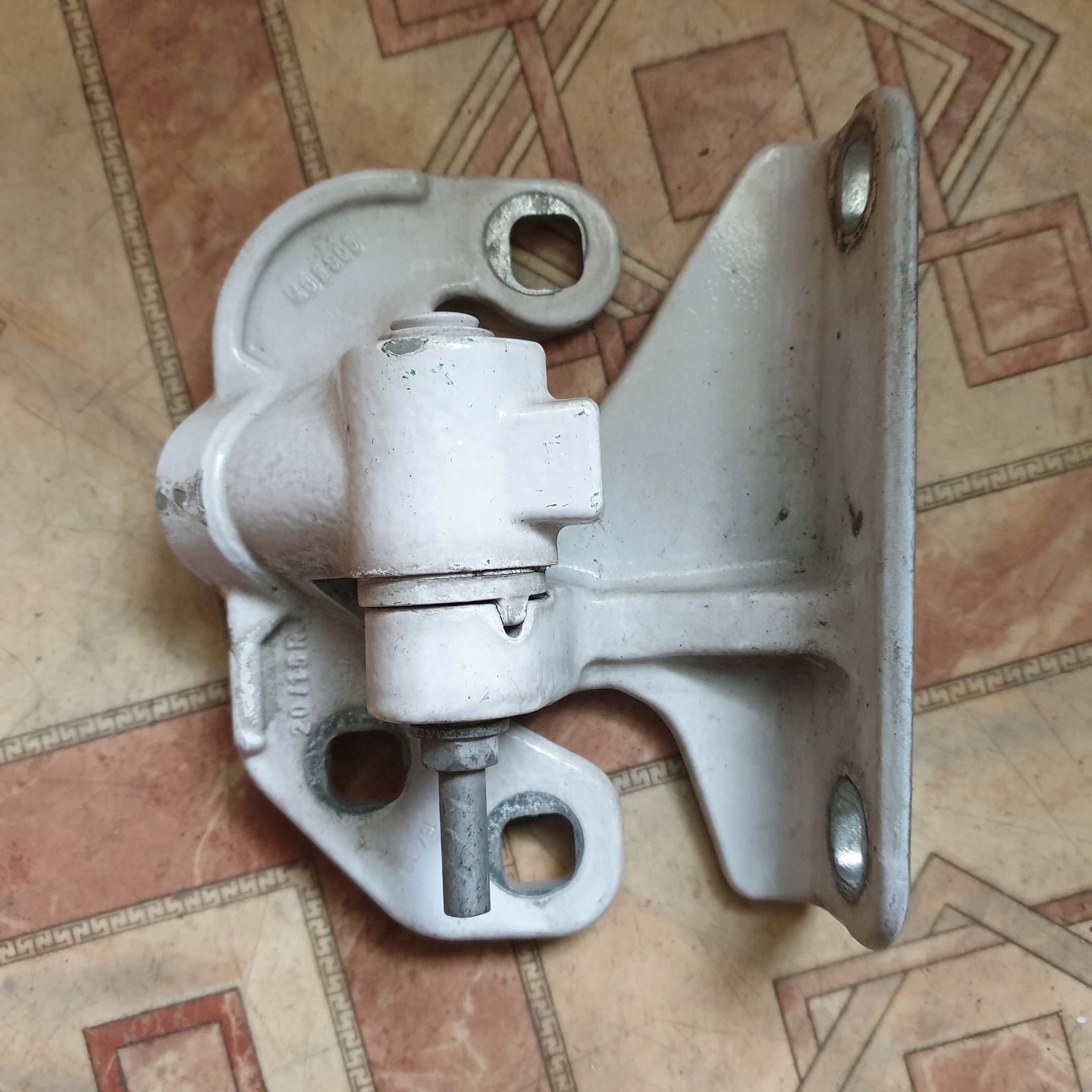 A9607220344 - ACTROS MP4 MP5 НИЖНЯ ПЕТЛЯ ПРАВОЇ ДВЕРІ