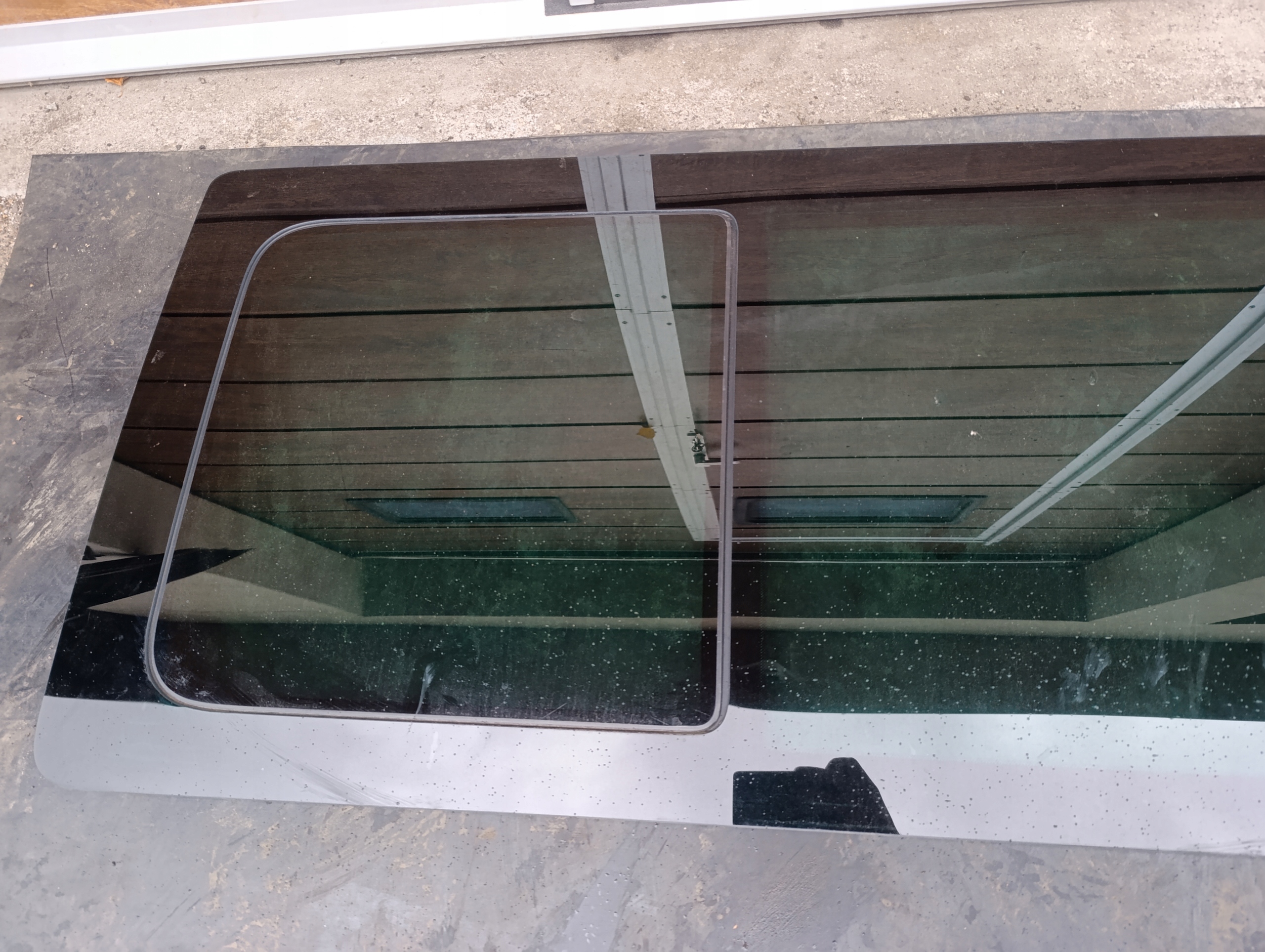 VW T5 window PRZESUWNA DRUGI RZAD left AS3 SPRAWNA