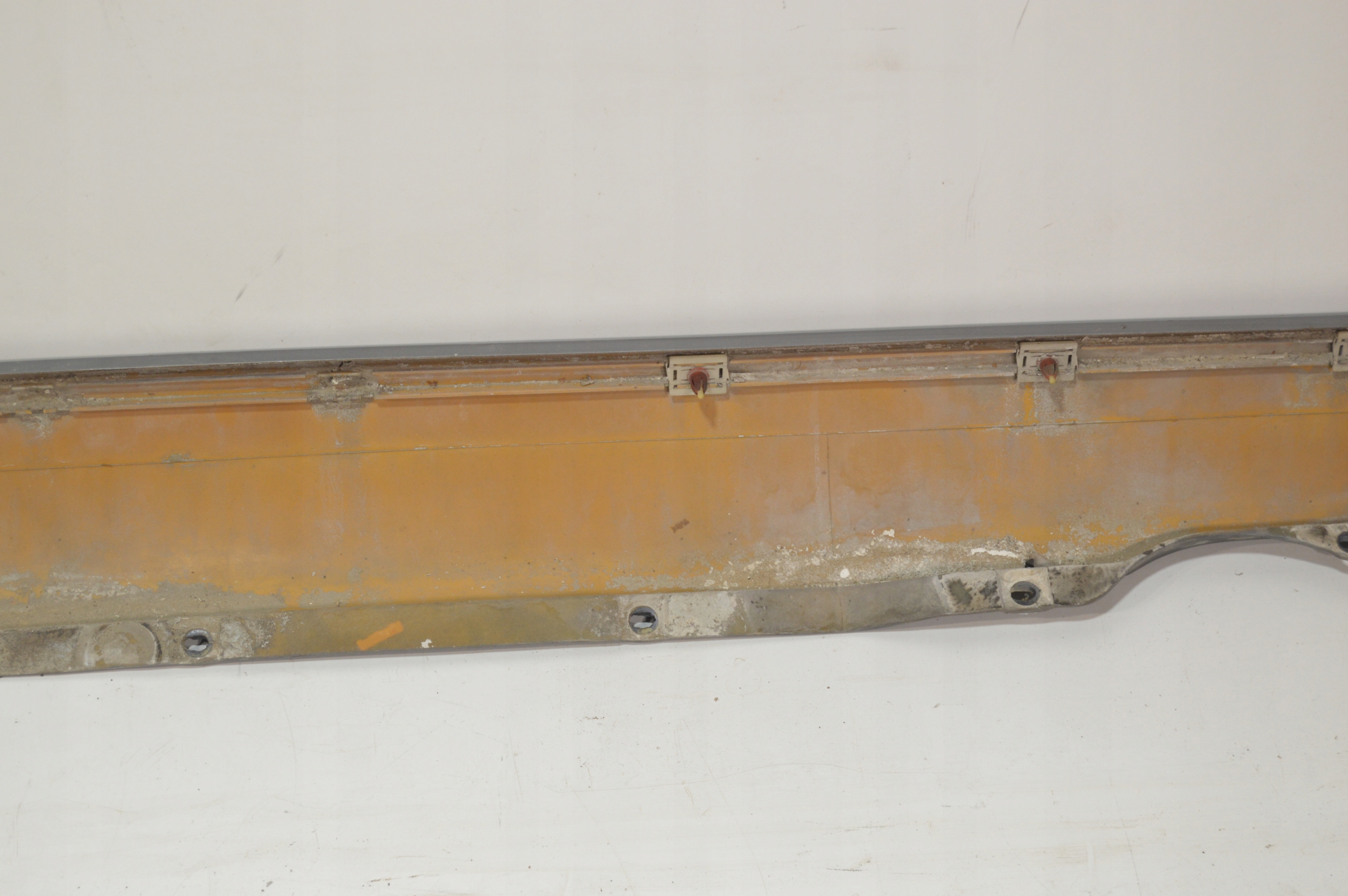 накладка порога правая порог MERCEDES W126 РЕСТАЙЛИНГ 1266905240