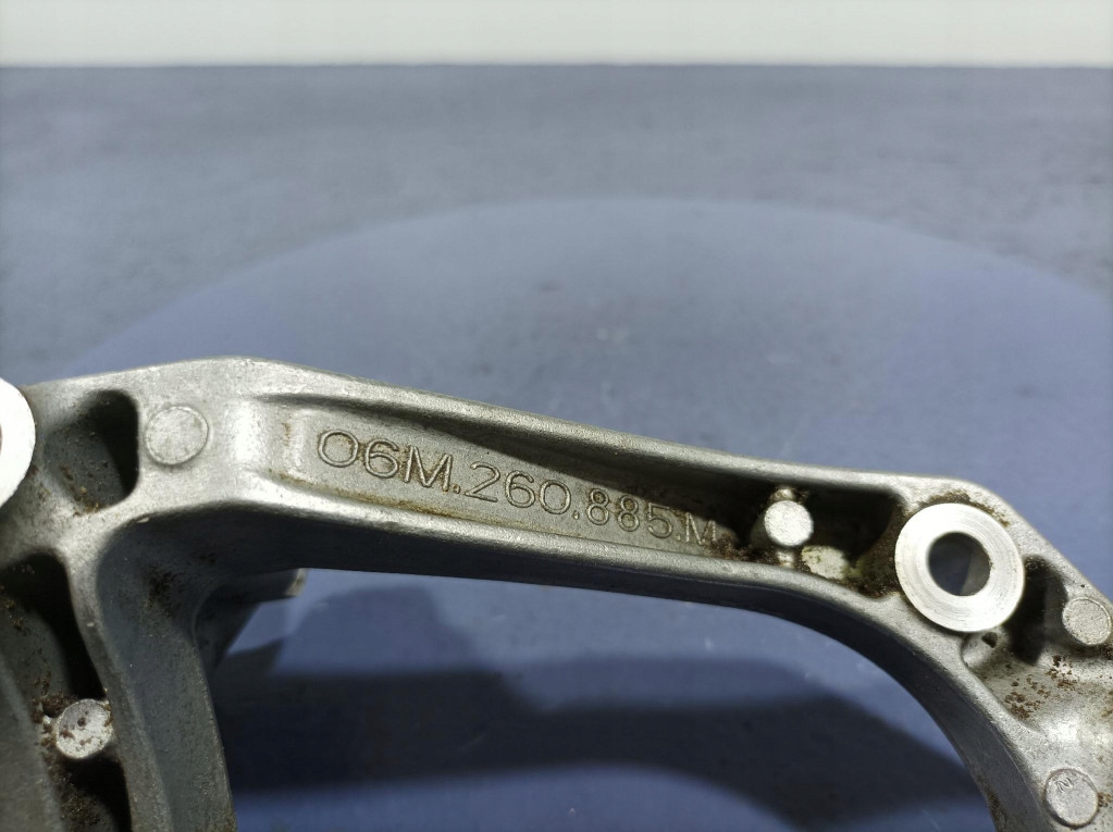 Audi A8 D5 3.0 TFSI 340 ЛС лапа крепление Компрессор кондиционера 06M260885M