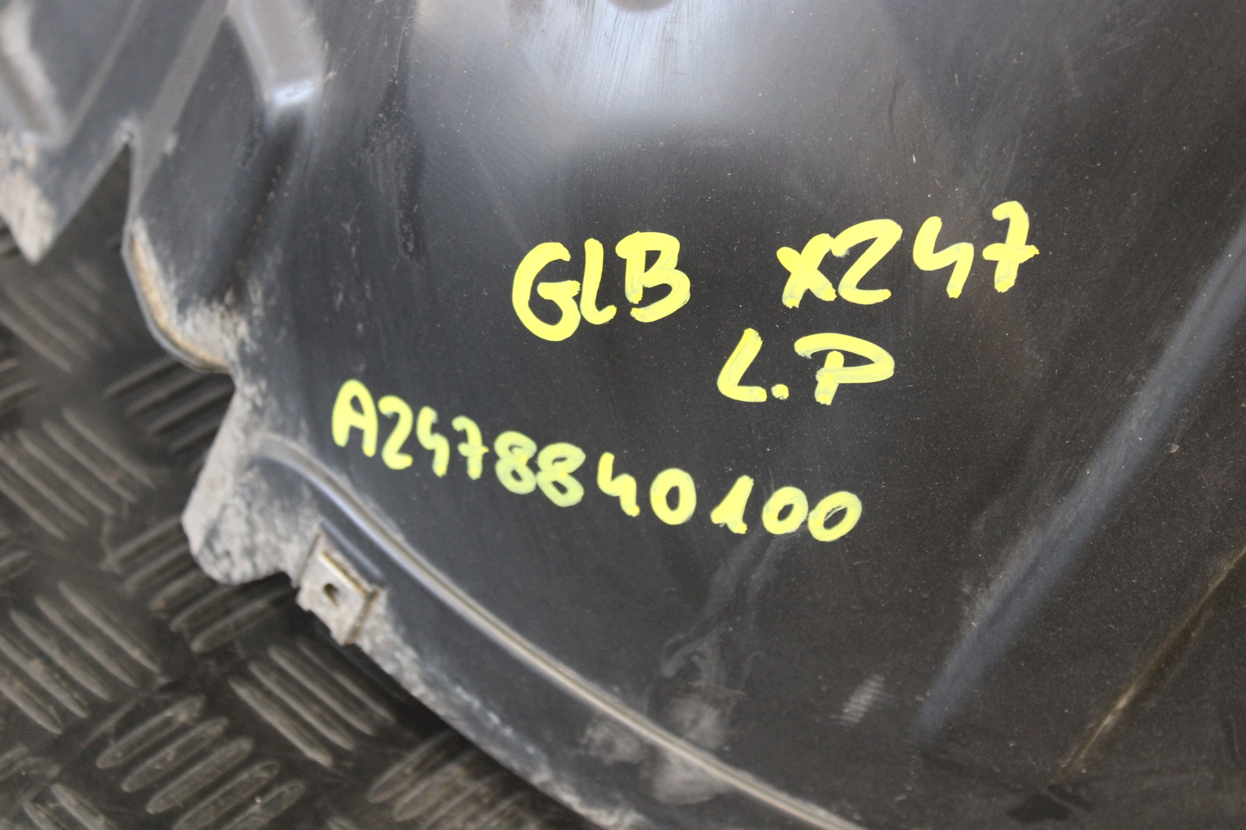 mudguard left front A2478840100 A2478840500 MERCEDES GLB X247