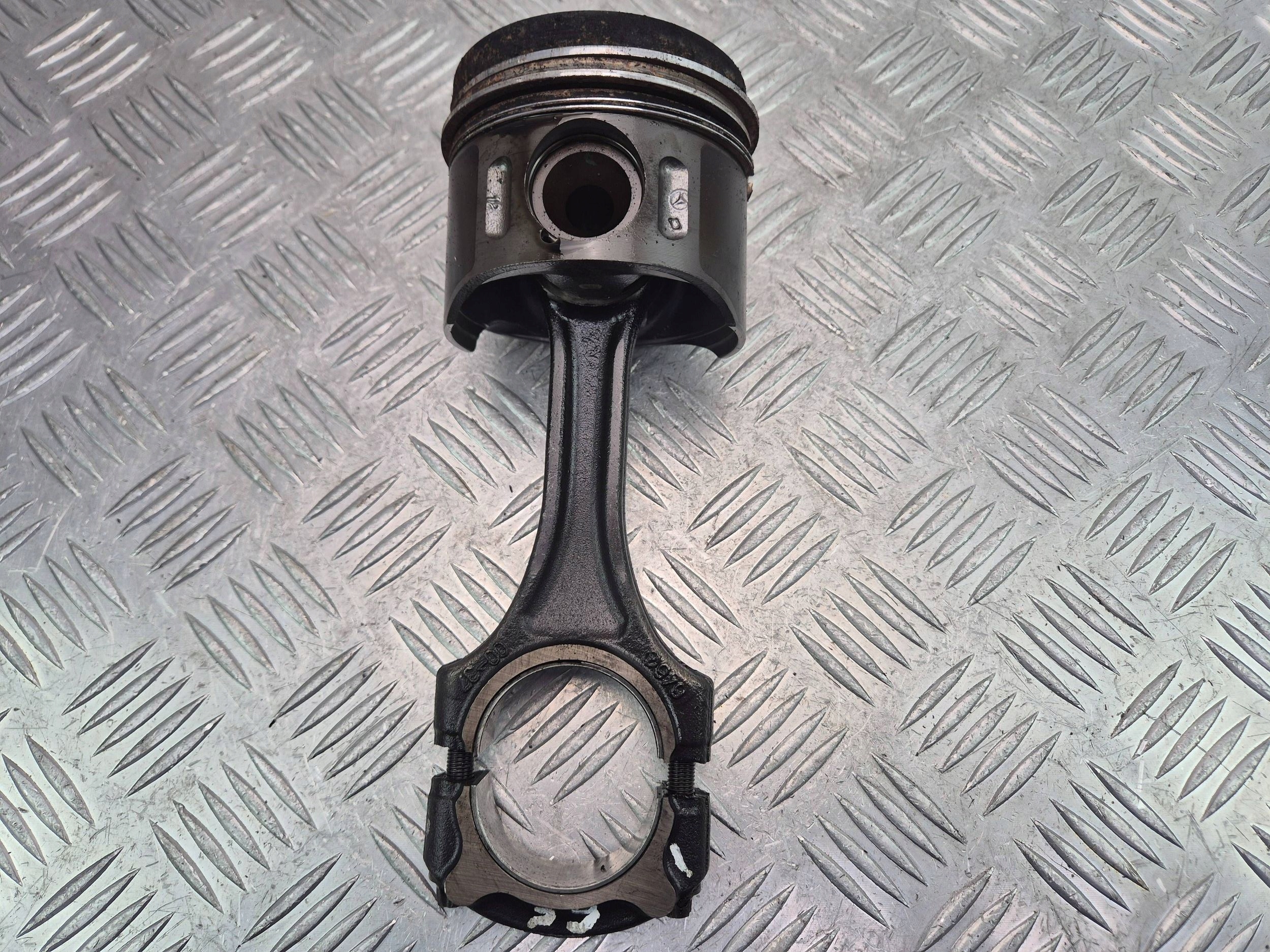 Mercedes C220 CDI W204 Piston avec bielle 646.811