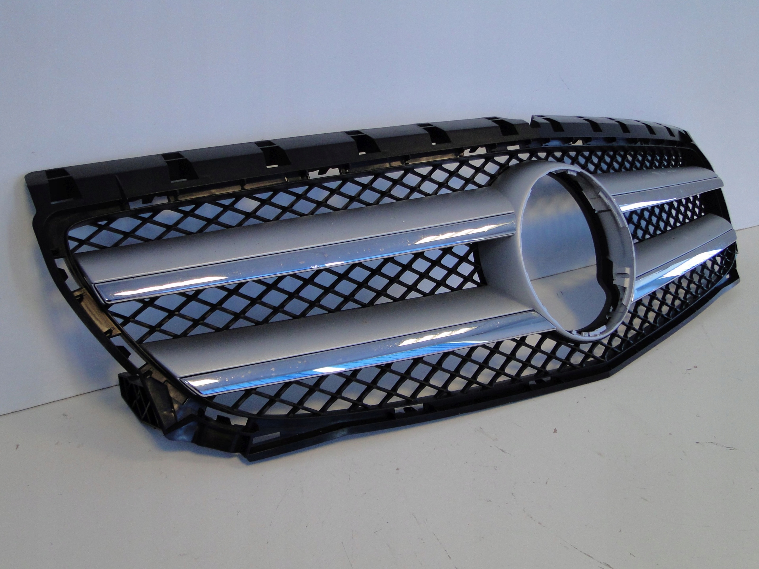 MERCEDES B W242 242 GRILL ATRAPA PRZÓD KRATKA 982 Typ samochodu Samochody osobowe