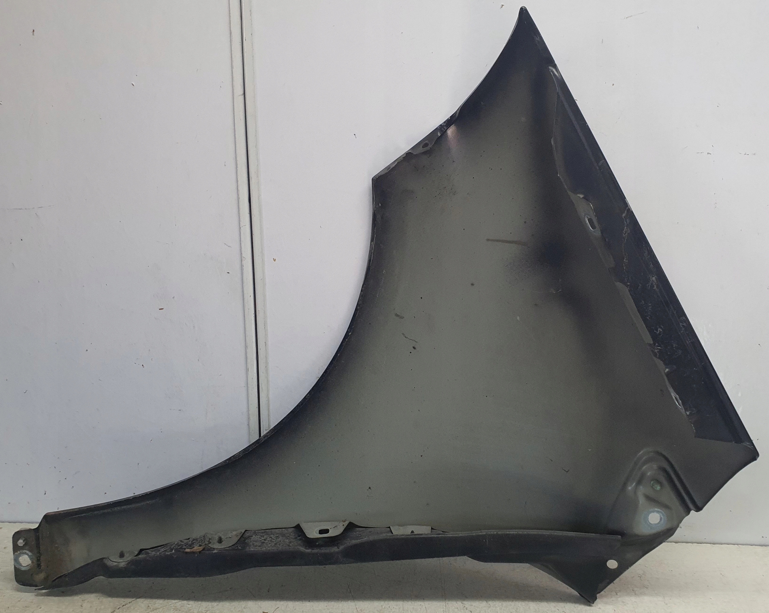 fender right Mercedes A 169 04