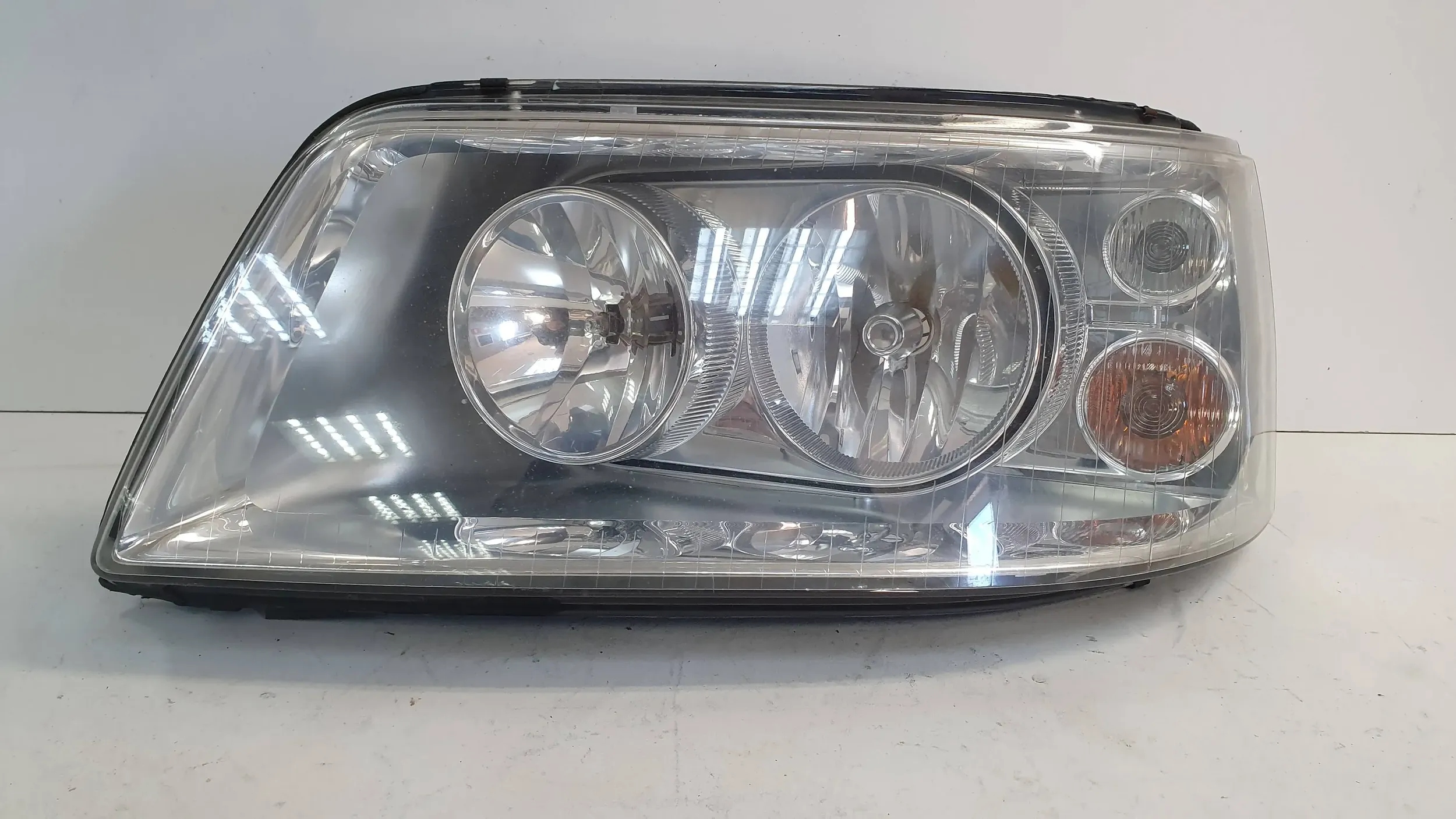 light front left 7H1941015L VW TRANSPORTER T5 MULTIVAN CARAVELLE 03