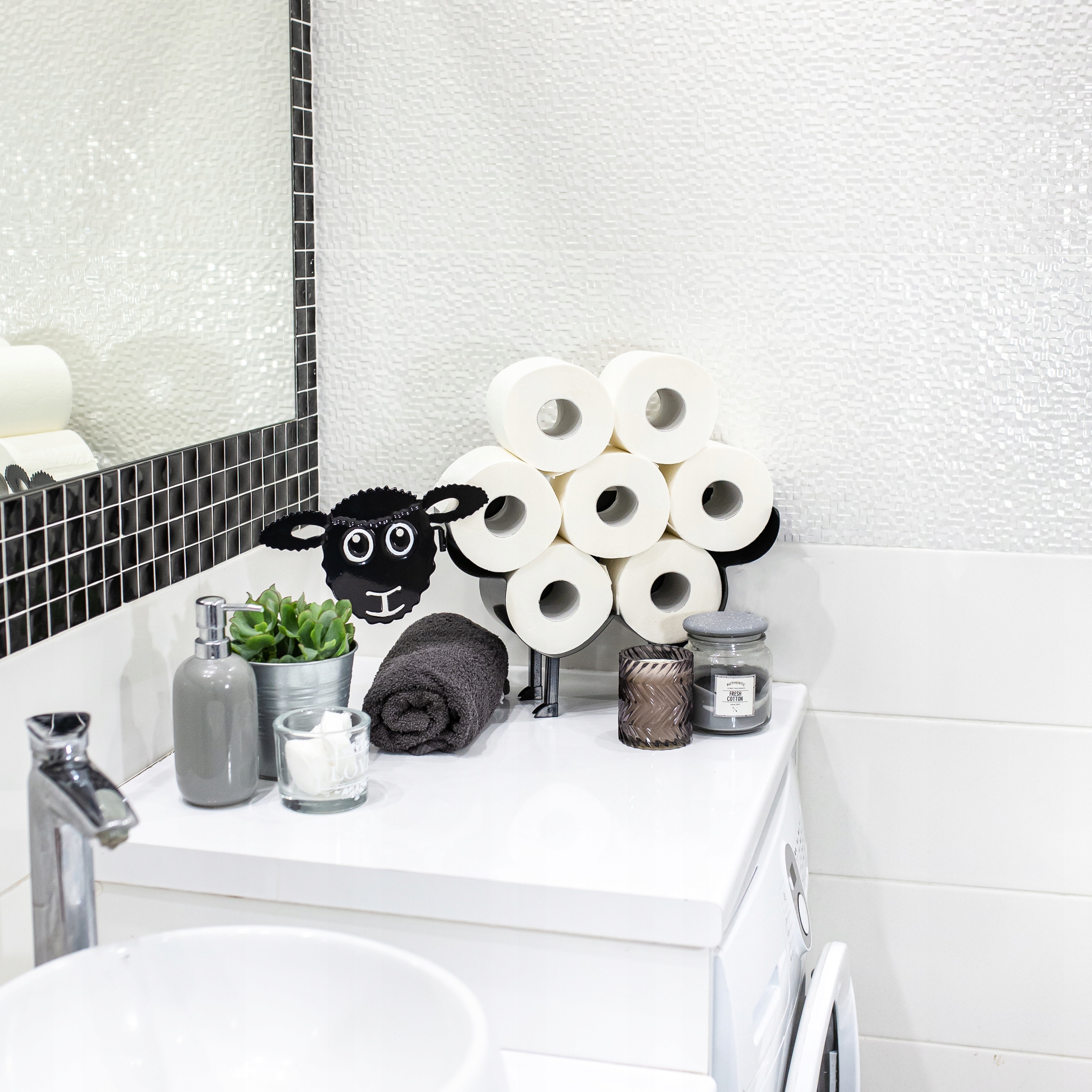 Stojak Półka na Papier Toaletowy Owca Owieczka Zawieszana czarna Łazienki Materiał wykonania metal