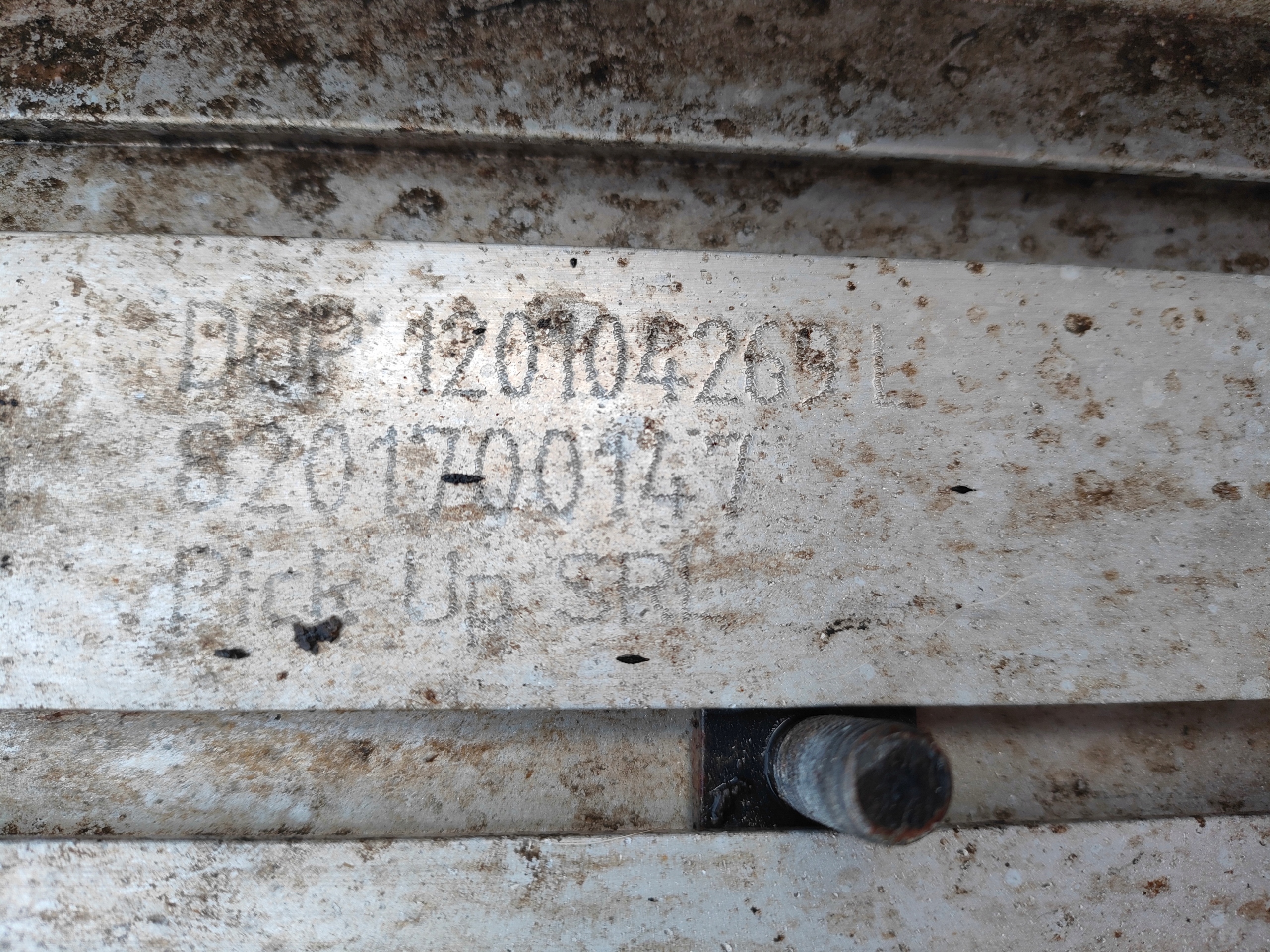 Dacia Duster II Stopnie side right and left side 8201700147 0ryginal