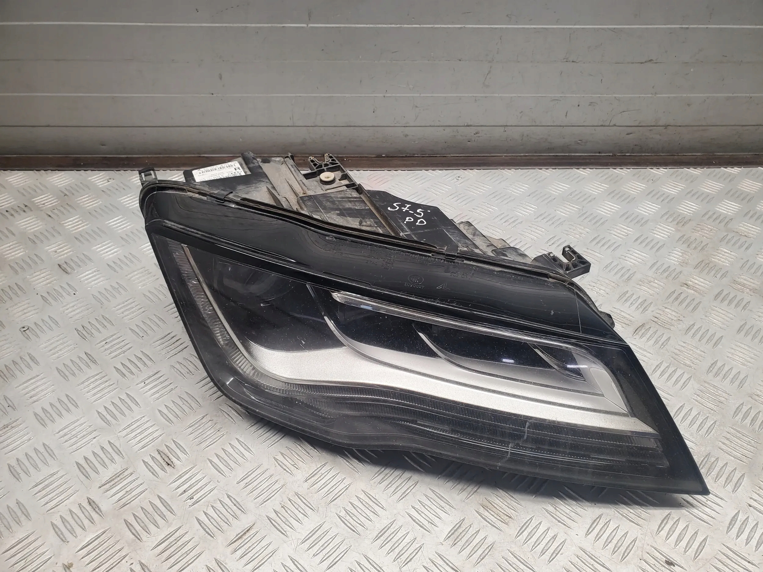 Audi A7 S7 4G 4G8941034E Przód strona prawa Lampy przednie USA