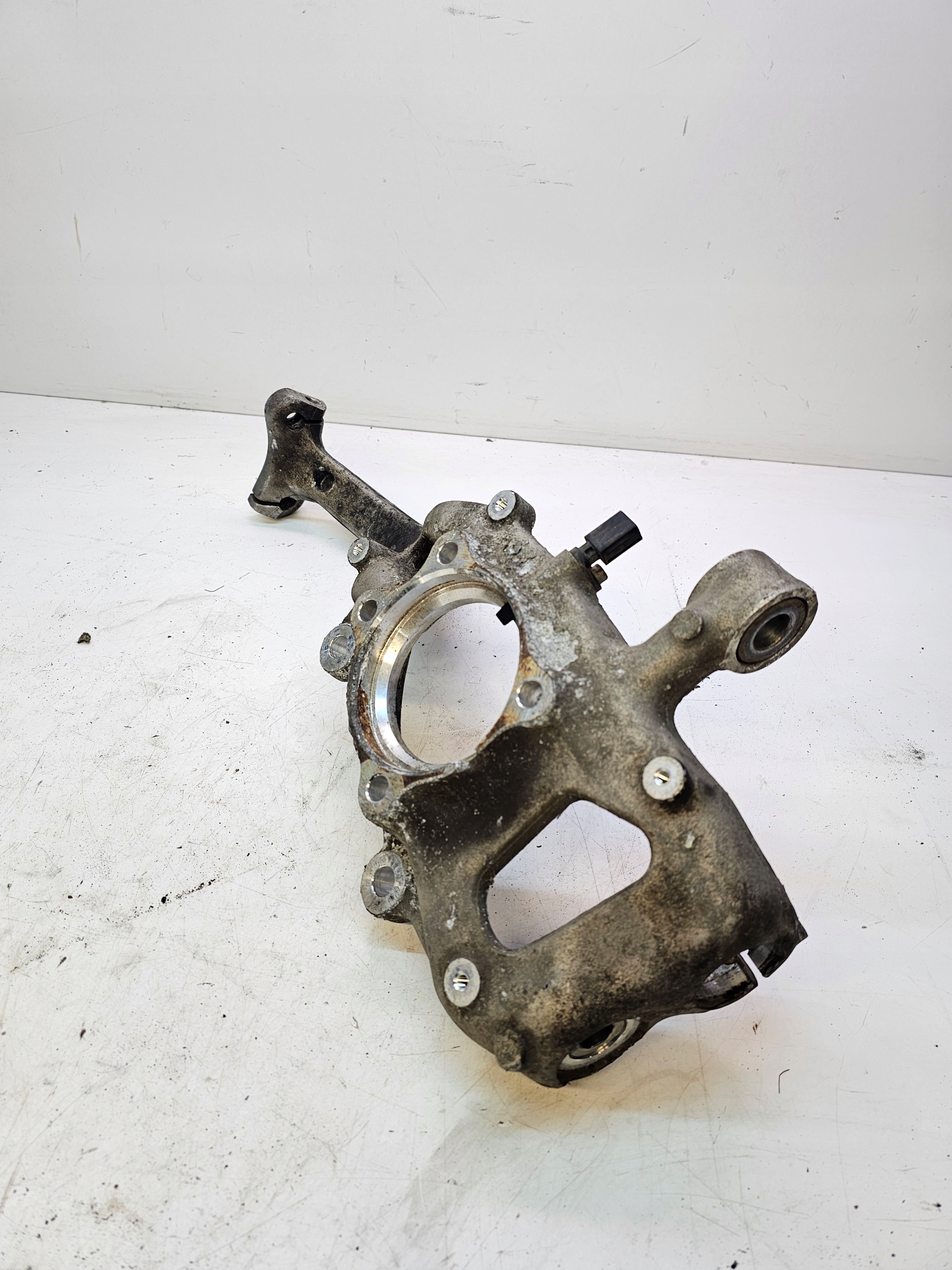 swing right front AUDI A4 B9 A5 Q5 8W0407560