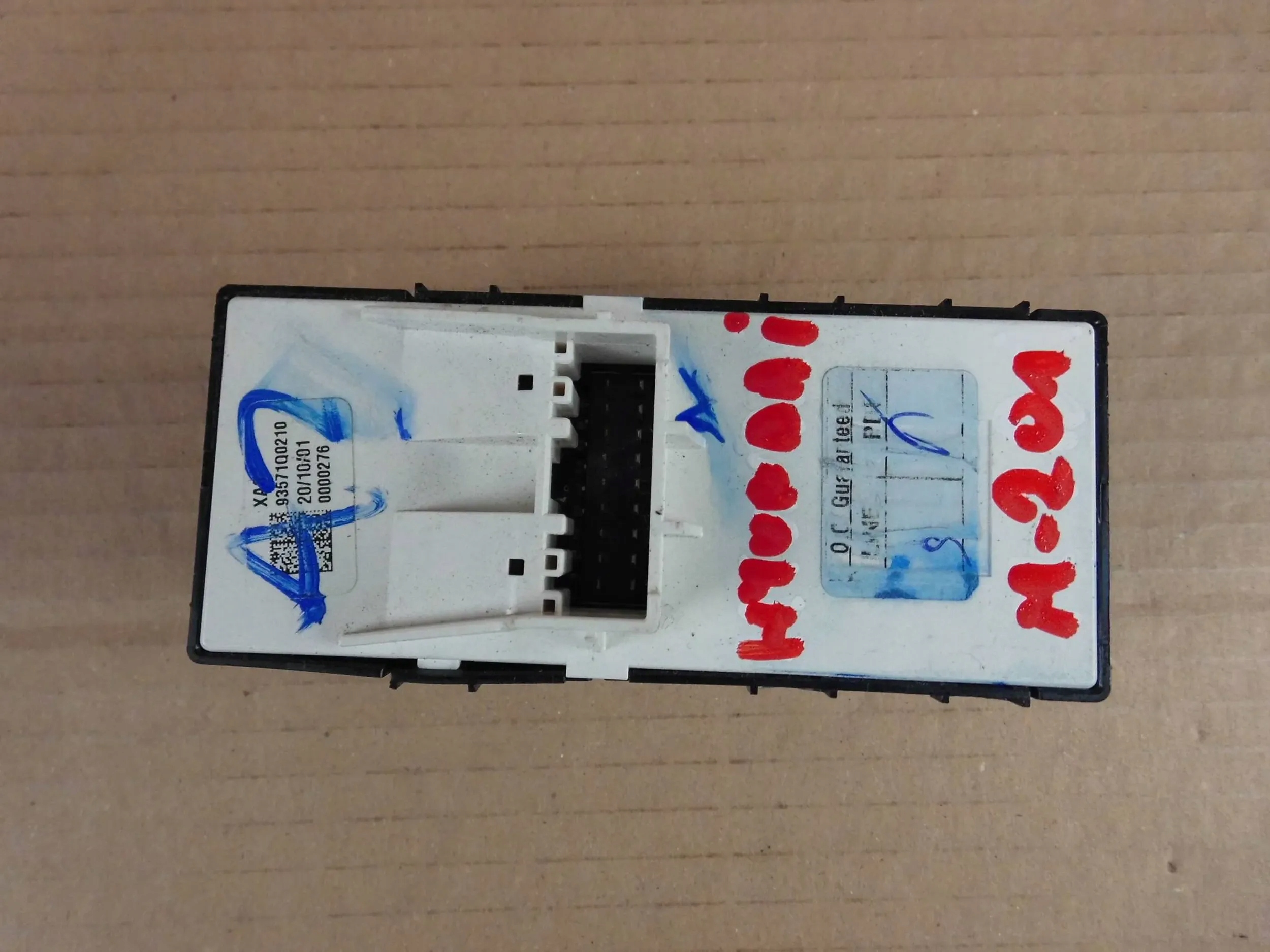 Hyundai i20 III 2020+ panel window control switch left front front