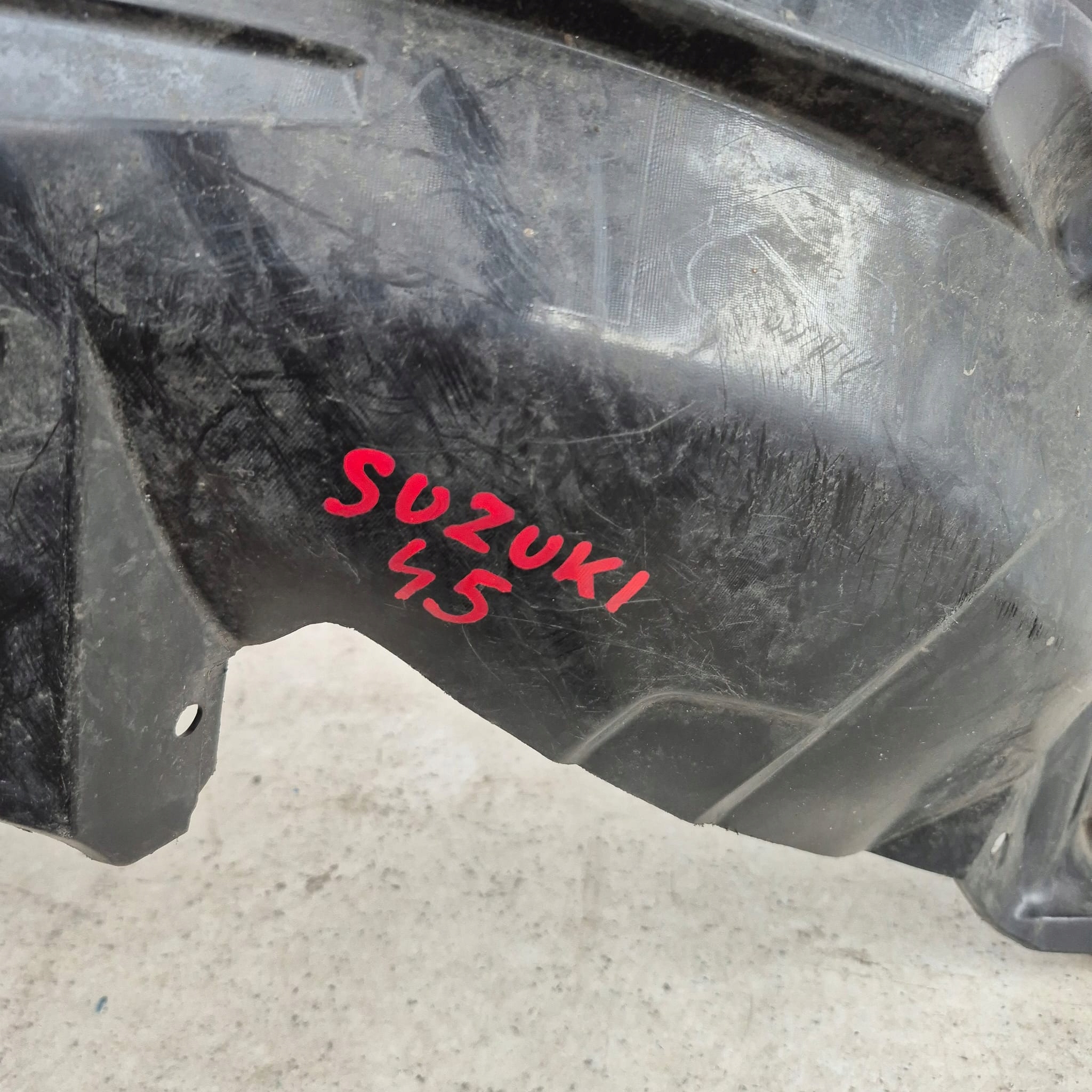 SUZUKI SX4 06-14 mudguard front front right