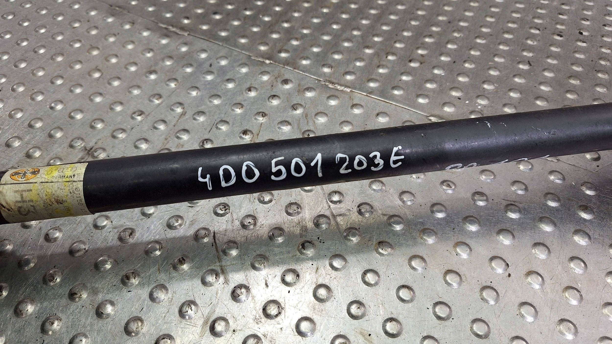 semi-axis left right rear part 4D0501203E AUDI A8 D2 3.7 V8 230KM QUATTRO