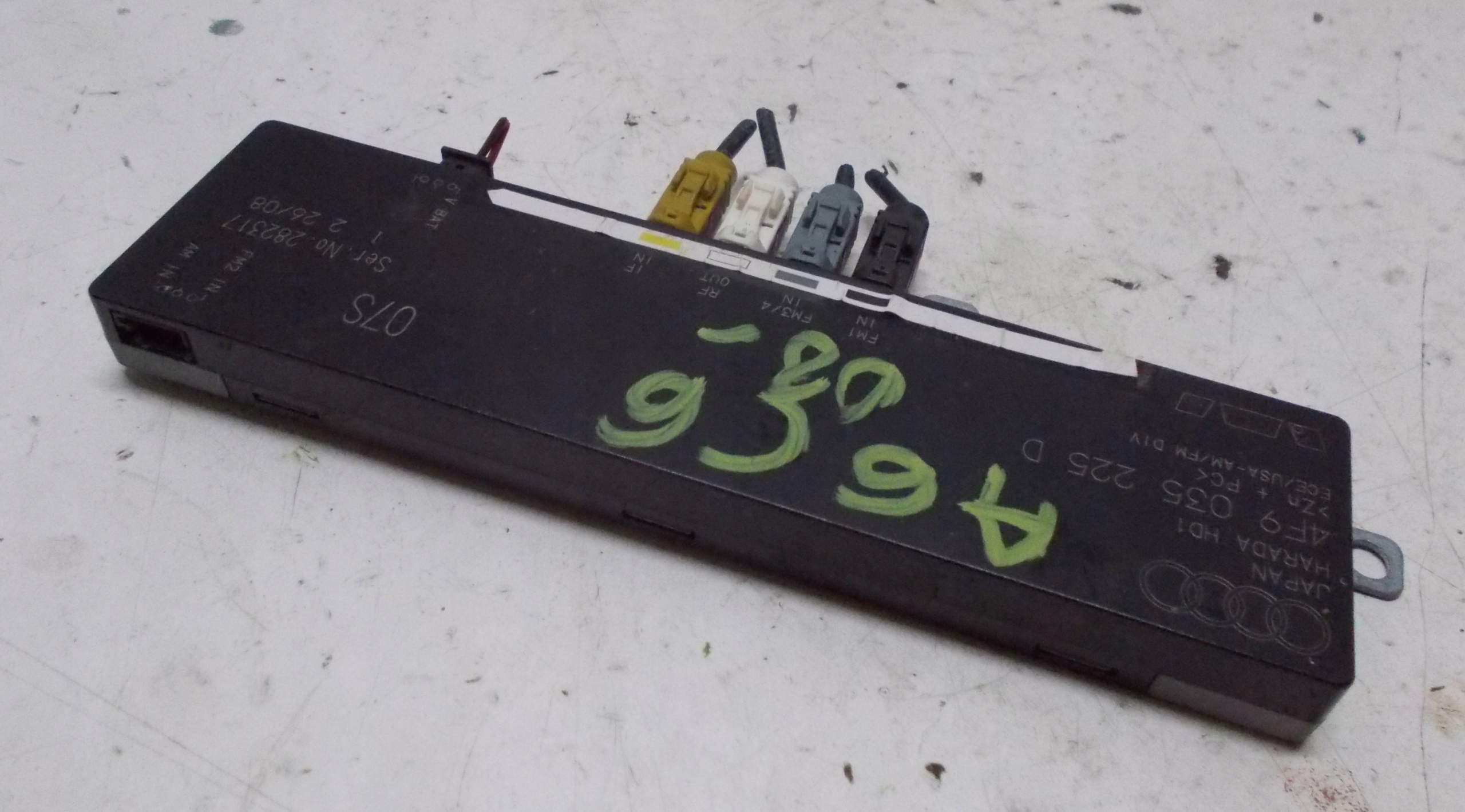 AUDI A6 C6 2.0 TFSI 08R antenna amplifier 4F9035225D